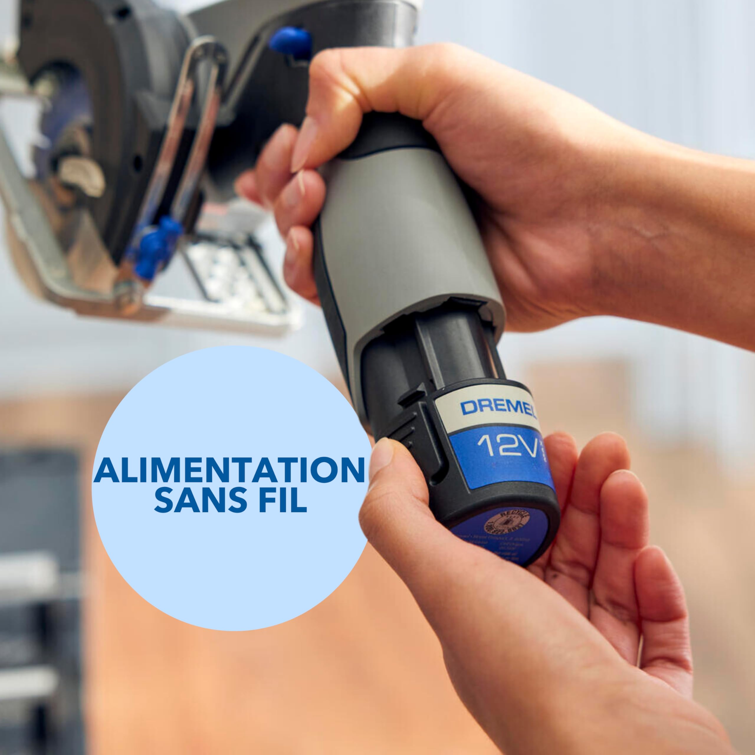 Dremel Blueprint 12V Station de Sciage Portative avec 1x Scie compacte sans fil 12V, 1x Station de sciage, 1x lame multi-matériaux, 1x guide de coupe, 2x Serre-joints