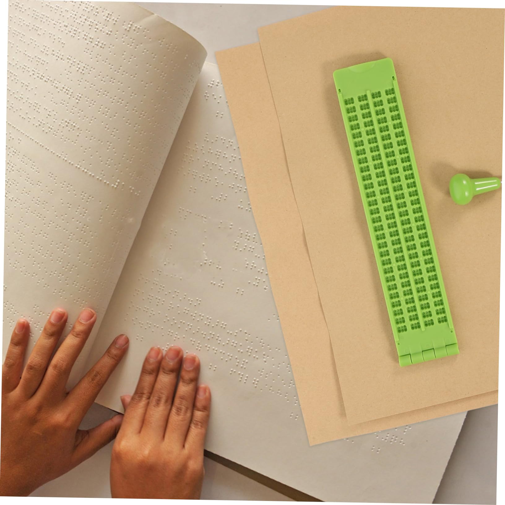 1set Tavoletta Braille Portatile Con Punteruolo Per Scrittura Per Persone Non Vedenti Leggero e Resistente Facile Da Trasportare e Utilizzare All Aperto