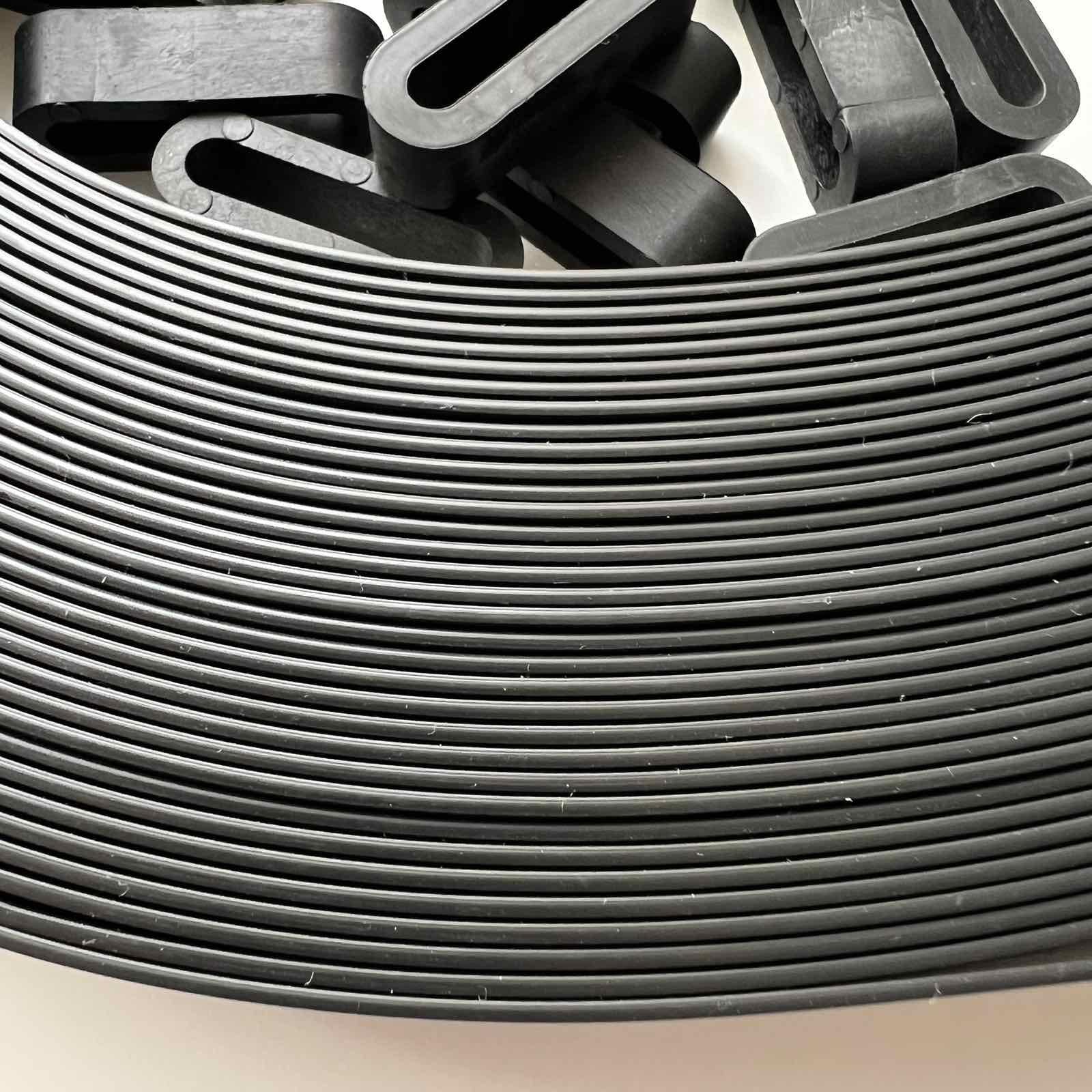 Correa de Tutorar para Árboles Negra – Alta Resistencia/protección UV/Jardinería/Cinta 25 Metros con 25 Hebillas/Grueso 2,3 mm