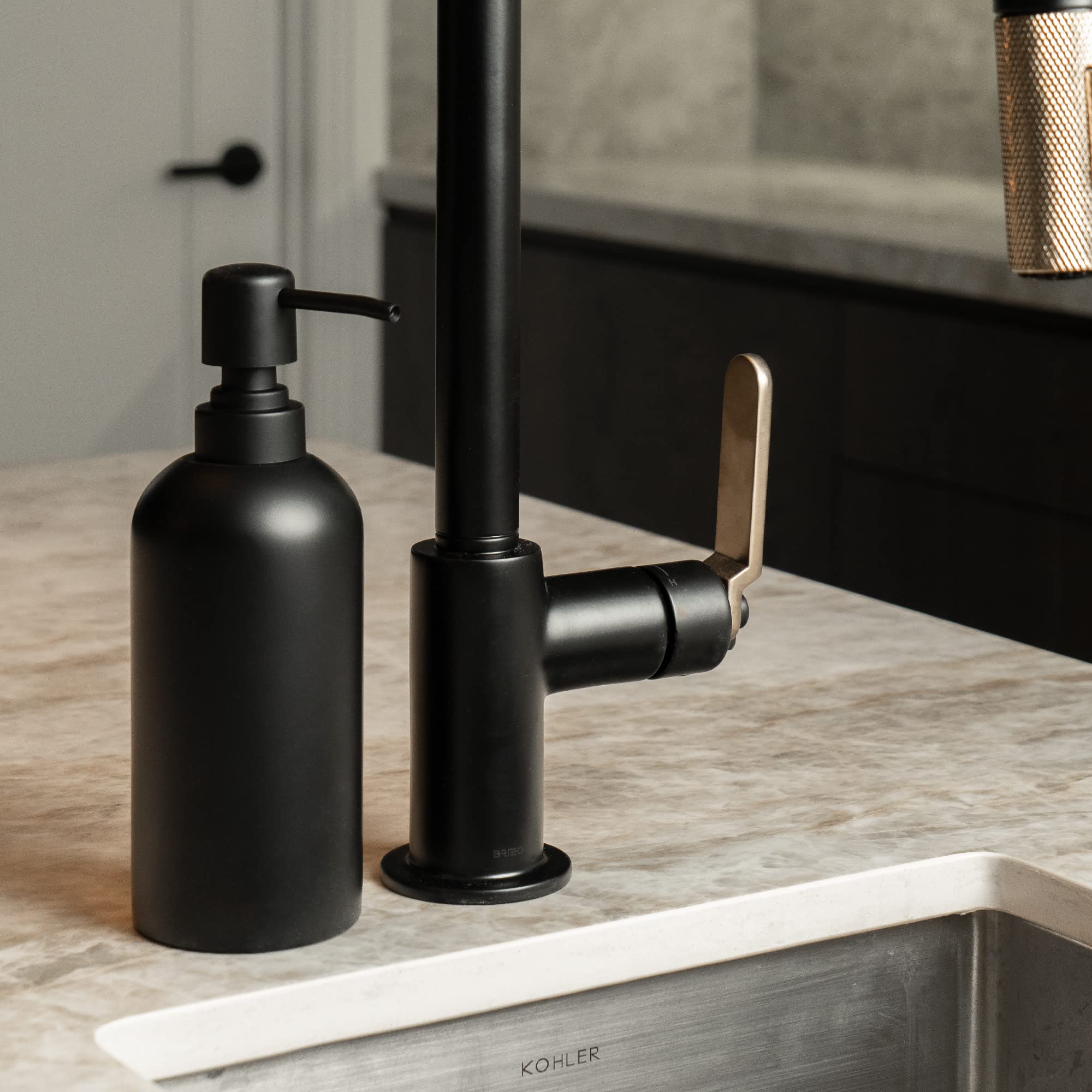 Jo Lavie Soap Dispenser - Refillable Resin Pump Bottle for Shampoo, Body Wash, Shower Gel, Lotion, Dishsoap - Modern Decorative Accessories for Kitchen, Bathroom, Countertop - 12.5 oz (Black)