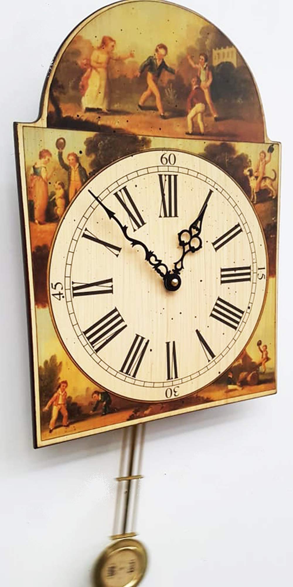 Reloj de péndulo de estilo británico.