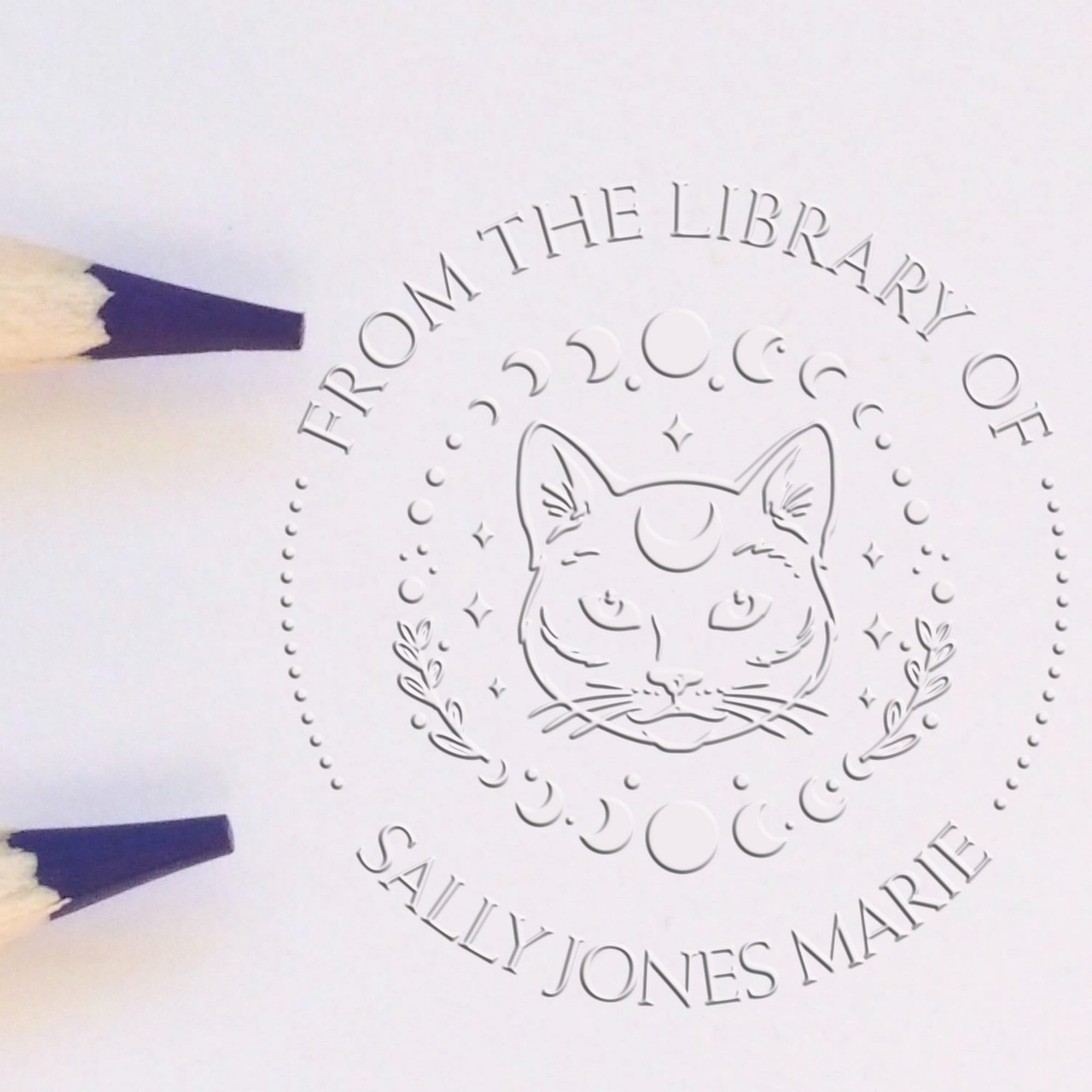 Customized Hybrid Magical Cat Library Embossing Stamp, Personalized 'Read It, Love It' Embossing Seal for Book Aficionados, Unique Round Seal, Custom 'My Library' Embossed Stamp, Cat Lovers Stamp