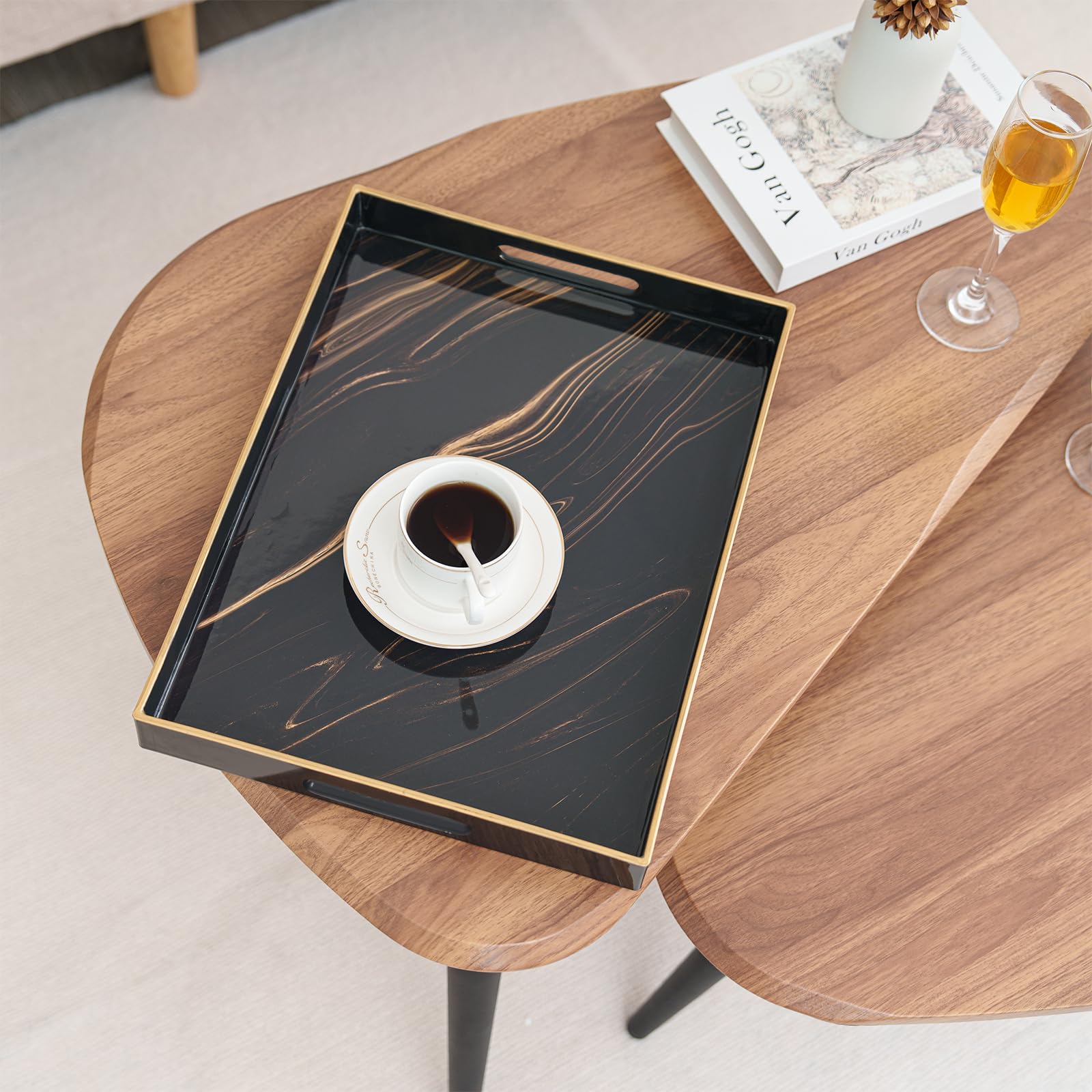 Vassoio da portata, vassoio con manico moderno decorativo rettangolare per caffè, vassoio grande infrangibile per cucina, soggiorno, bar, feste (37 x 27 x 4,5 CM)