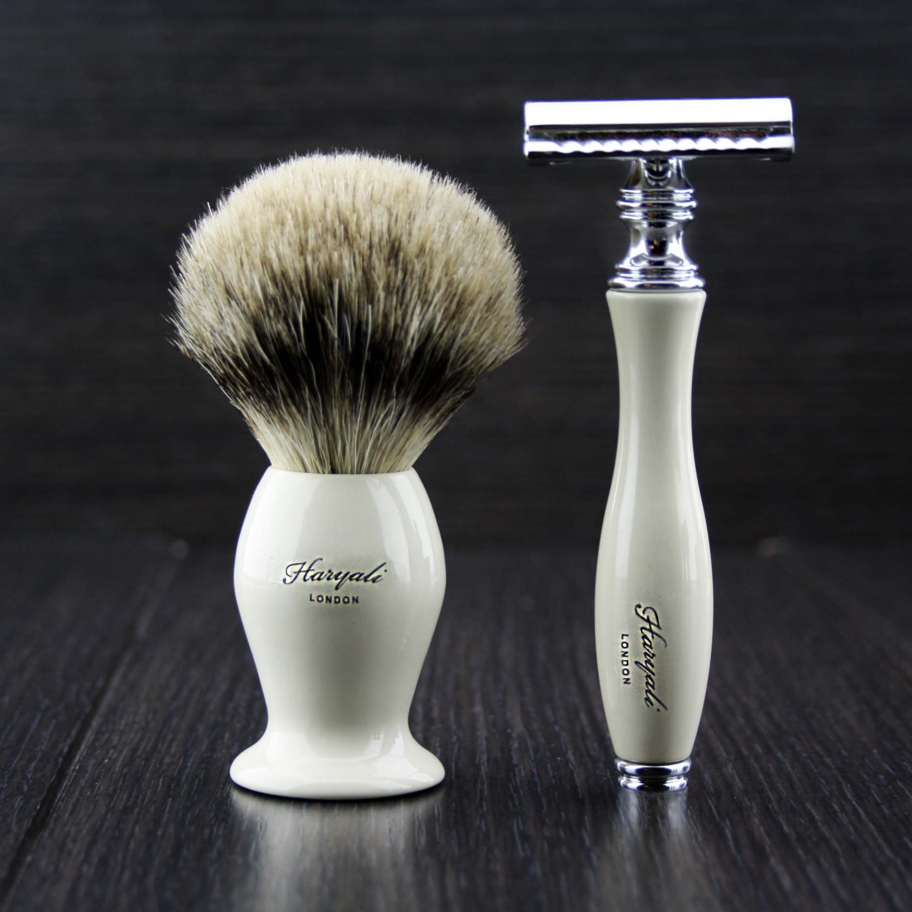 Double Edge Shaving Razor with Badger Hair Shaving Brush Kit by Haryali London