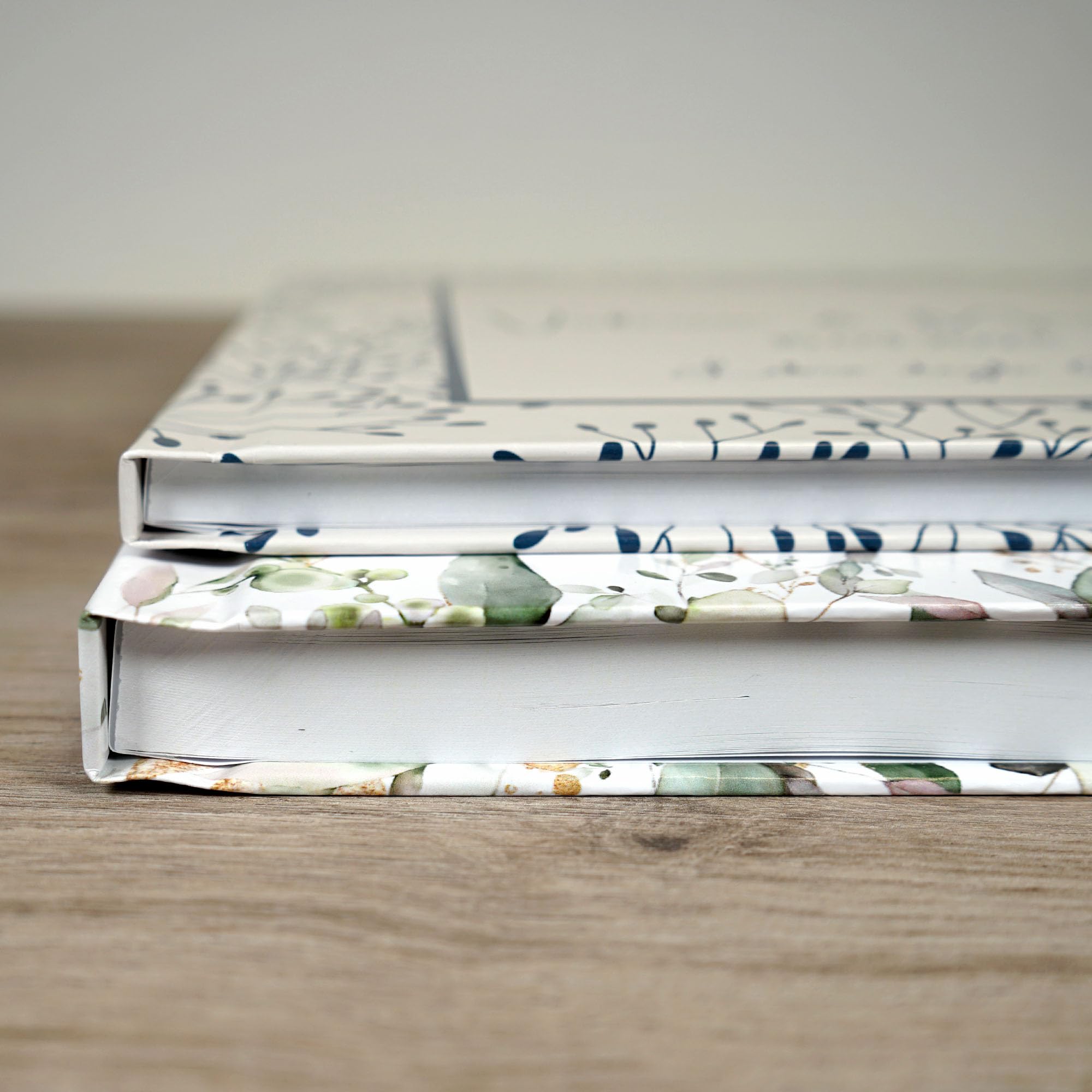 PHOTOCITY Gästebuch Hochzeit mit Fragen zum Ausfüllen - 100 Seiten - 50 Blatt - Hochwertiges Hochzeitsbuch für unvergessliche Erinnerungen, 25 x 25 cm, Hardcover