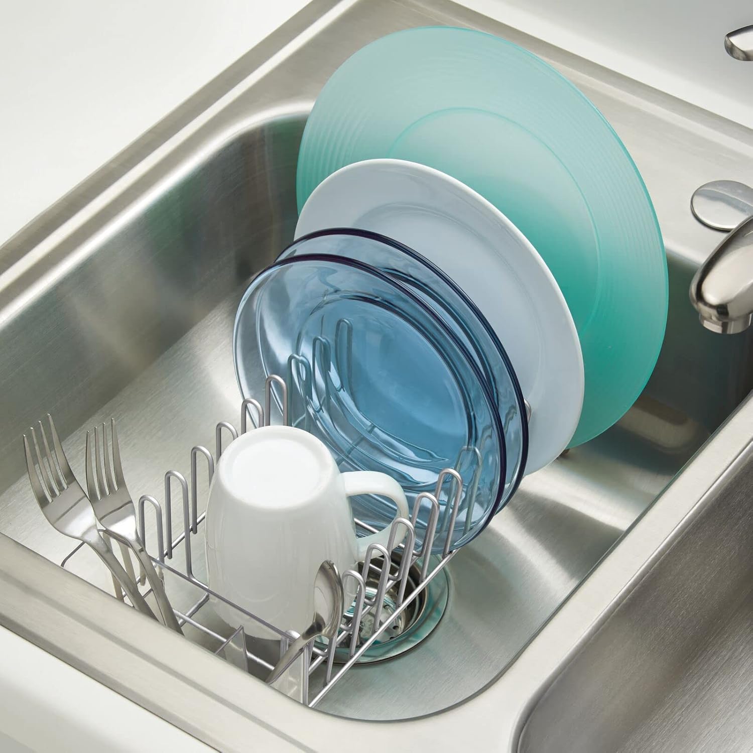 mDesign Kitchen Sink Dish Drainer – Small Metal and Plastic Dish Rack for Kitchen Sink – Ideal for Plates and Cutlery Basket – Chrome/Clear