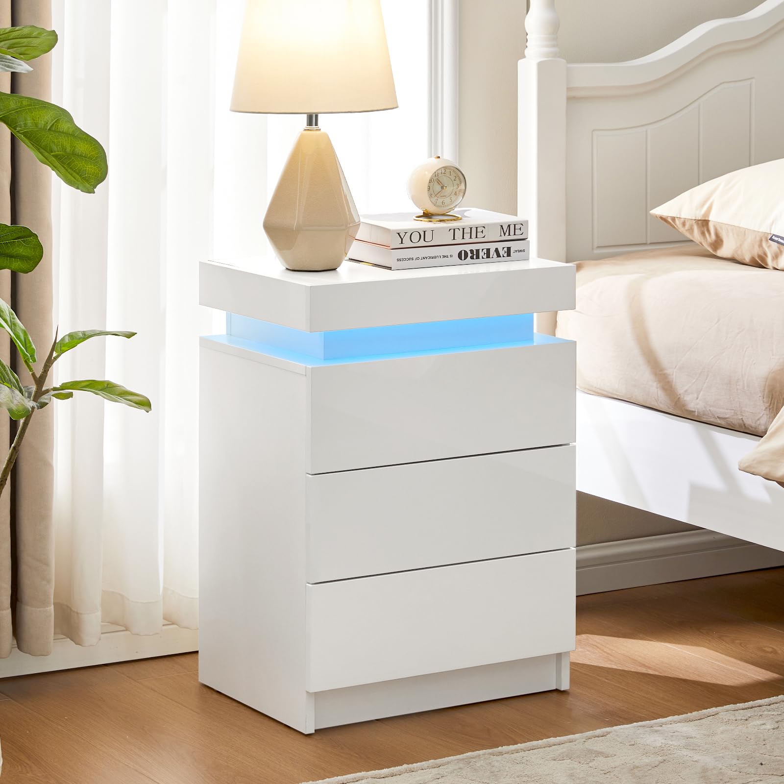 TUKAILAI Nachttisch mit LED Beleuchtung Hochglanz Weiß Nachttisch Nachtkommode mit 3 Schubladen und oberer Aufbewahrung, Modern Nachtschrank Tisch für Schlafzimmer, Wohnzimmer, 45x35x67.5 cm