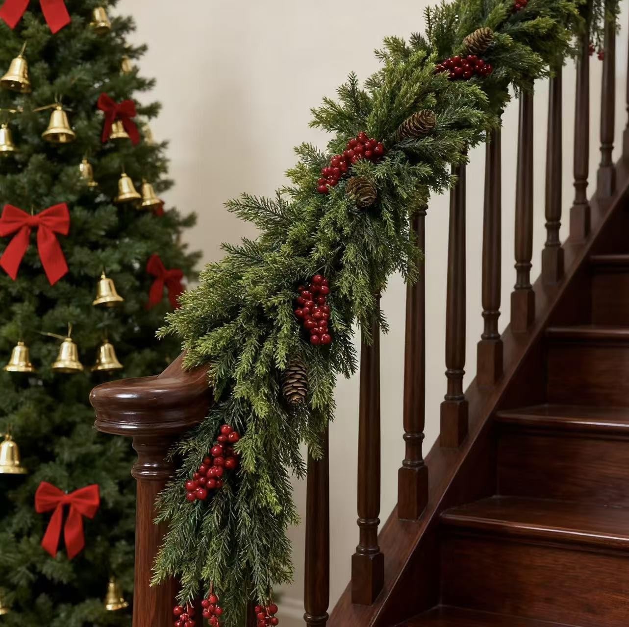 Künstliche Tannenzweige mit roten Beeren 270cm realistische Weihnachtsdekoration für Treppen Geländer und Kamin DIY Girlande(270cm)