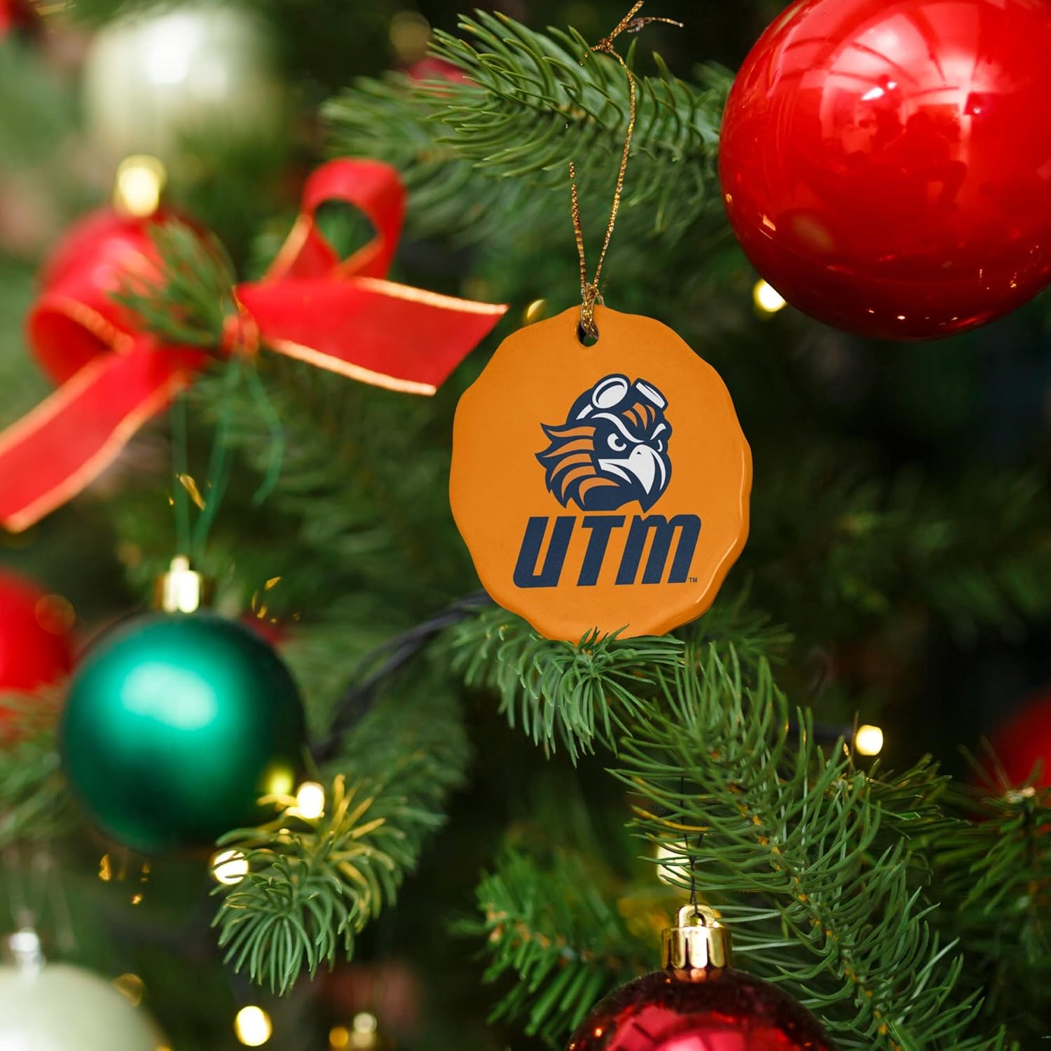 GRAPHICS & MORE University of Tennessee Martin Secondary Logo Porcelain Scalloped Holiday Christmas Tree Ornament - 2.8" (7.1 cm) - Image 6