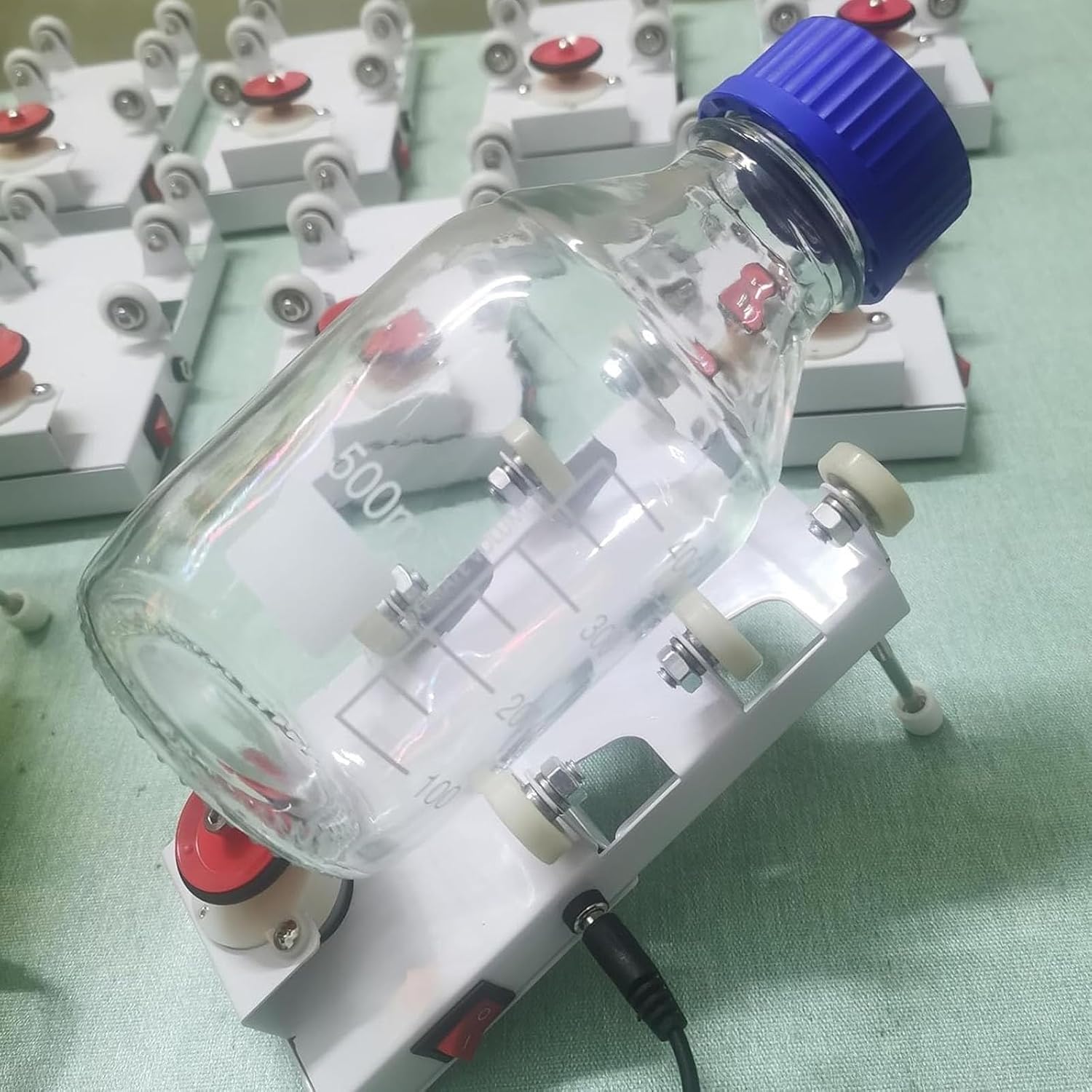 Elektryczna wstrząsarka do tuszu, bezdotykowa wstrząsarka do farb, miniaturowy mieszalnik wirowy, mieści 1 butelkę tuszu o pojemności 1 l (w tym małe butelki o pojemności 500 ml), do farb i akwareli