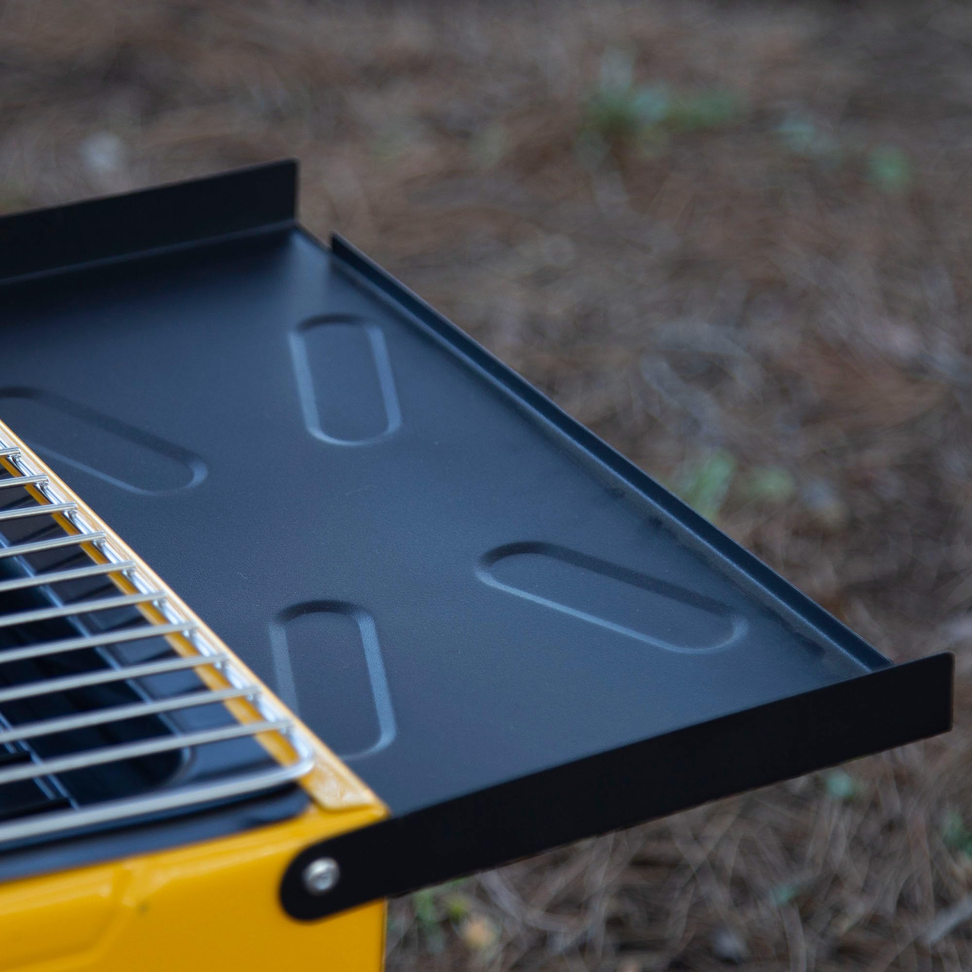 AKTIVE 63124 Barbecue à charbon pliable, en acier émaillé, 89 x 22 x 32 cm, avec plateaux latéraux et grille en acier inoxydable, design portable, idéal pour le jardin et le camping