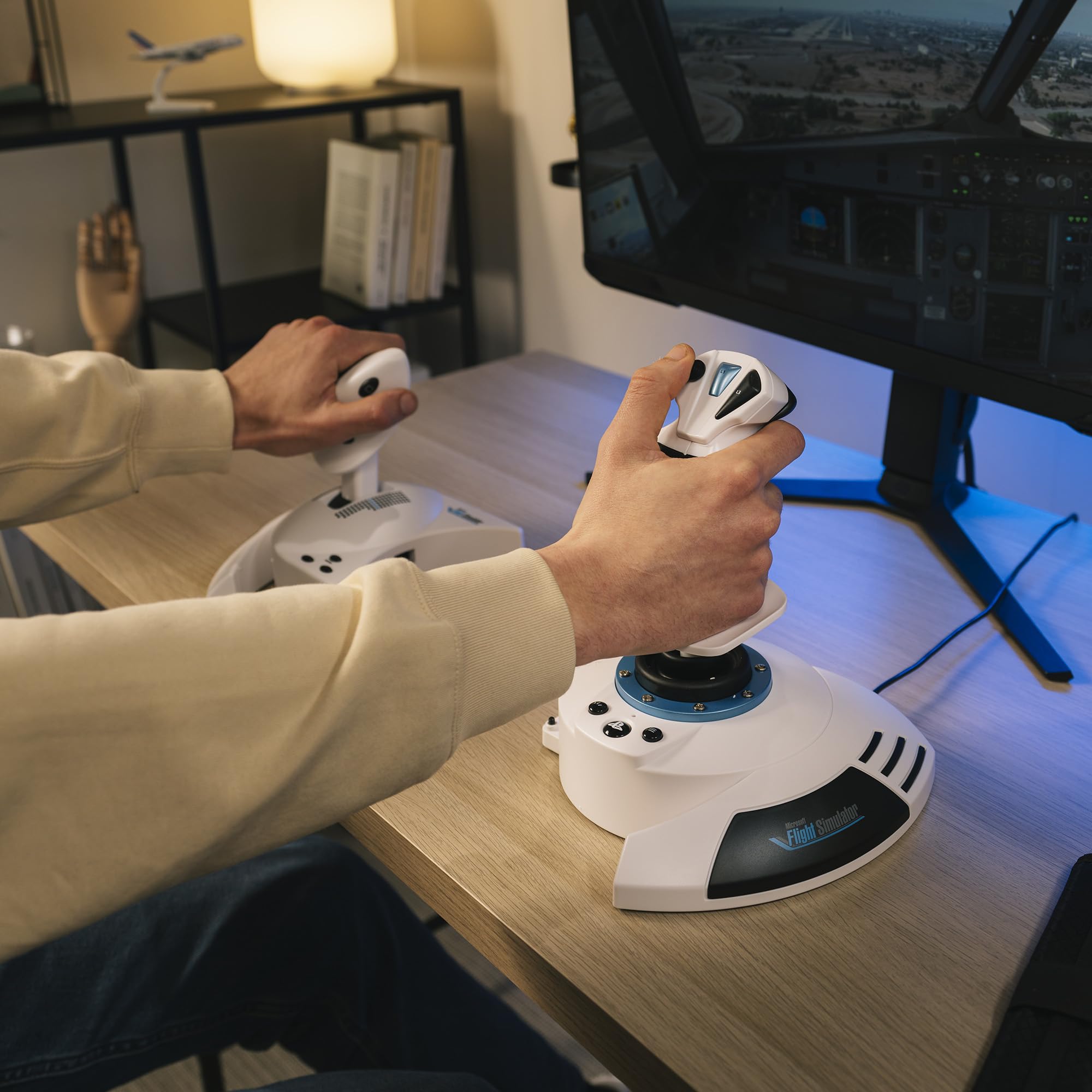 Thrustmaster T.Flight Hotas 5 Microsoft Flight Simulator Edition - Joystick de Vuelo, Mando de Potencia y Controlador de Simulación con Licencia Oficial de Microsoft Flight Simulator para PS5, PS4, PC