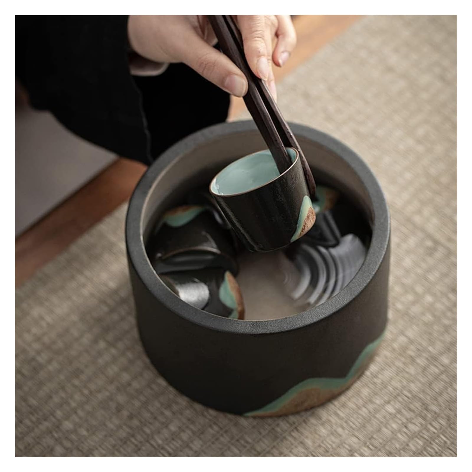 Keramische Becher. Kaffeetasse, Teetasse, 15,2 cm, Teewäsche, handbemaltes Steingut, Teerückstände, Glas, Tassenwäsche, Stiftwäsche, Teezeremonie