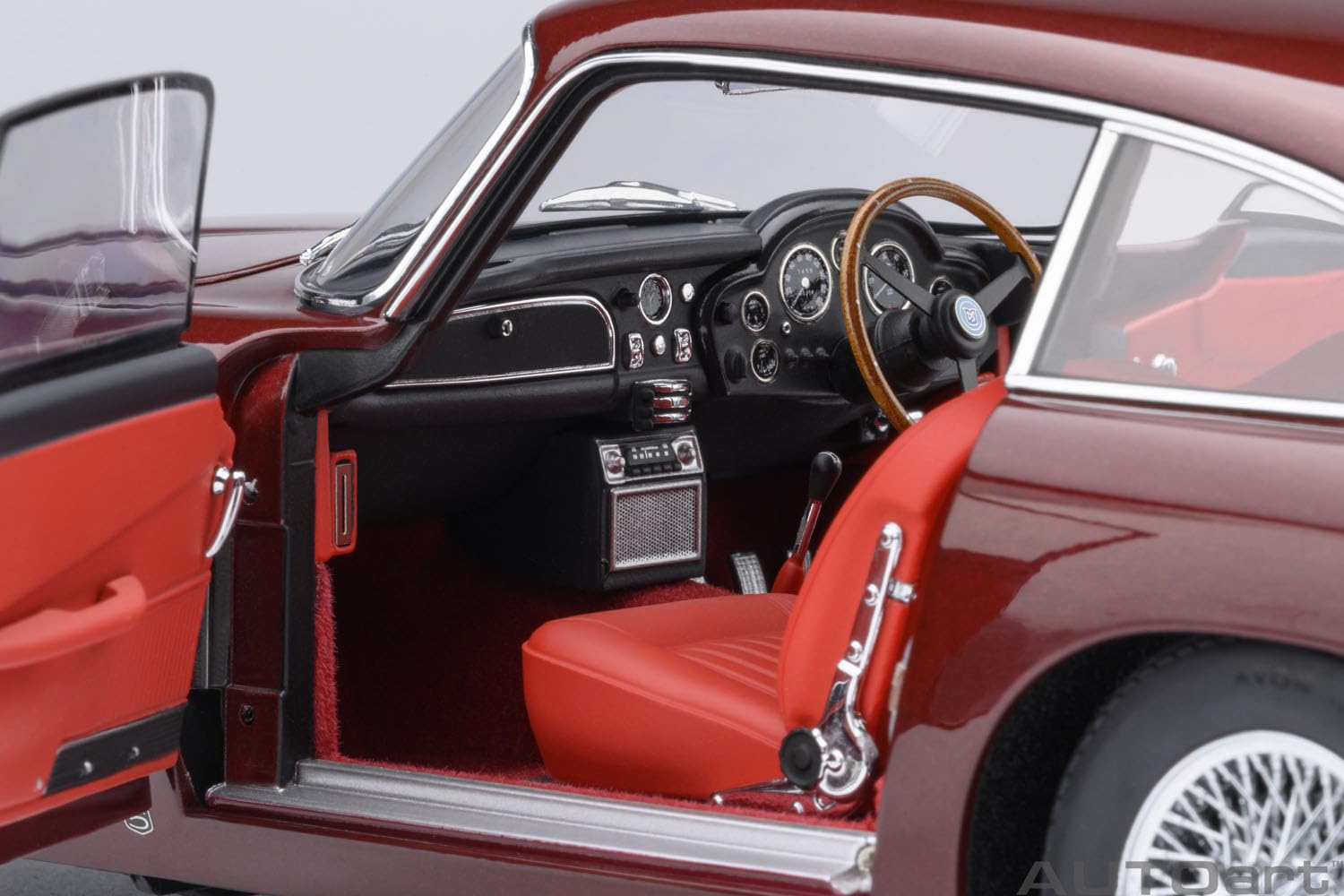 AUTOart 70289 1/18 Aston Martin DB5 dunkelrot metallisches Endprodukt