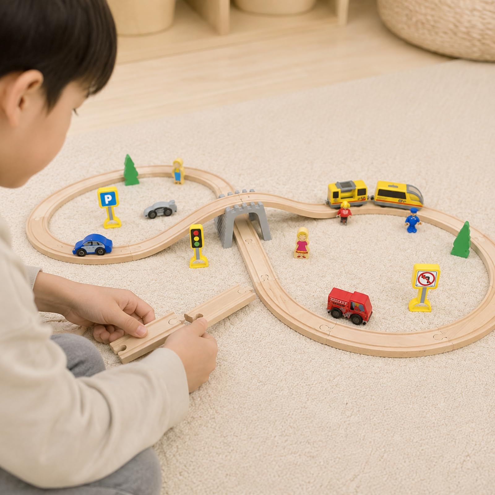 Almencla Pista con Trenetto Batteria e Personaggi Per Bambini, Creativo, Set Ferrovia in Legno con Accessori Città, Apprendimento Del Pensiero Spaziale