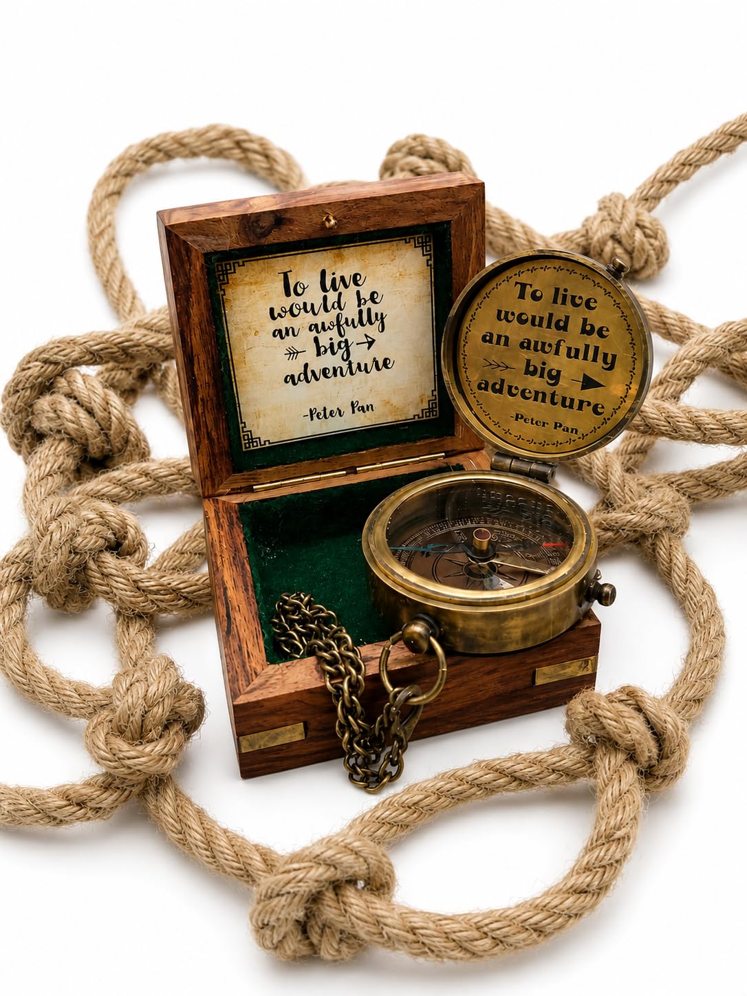 Brújula grabada con cita inspiradora vintage náutica antigua con texto en inglés "To Live Would Be an Awfully Big Adventure" con caja de madera – Peter PAN, brújula de campamento, día de graduación,