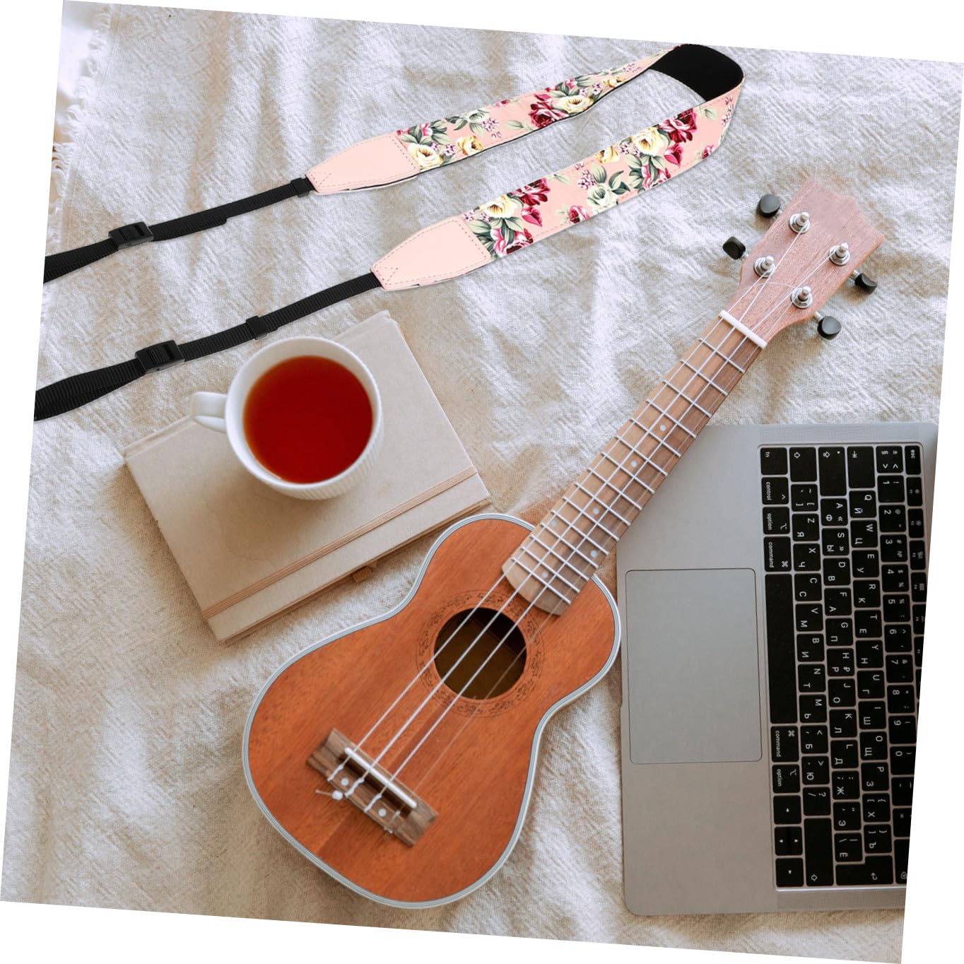 Yardwe Verstellbarer Mehrschichtiger Stil Hawaii Ukulele Ukulelengurt im Nylon mit Zufälliger Haken Schutz Bequeme Passform für bei Auftritten und Anlässen