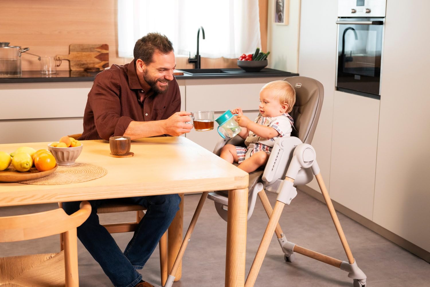 Chicco Polly Armonia Trona Evolutiva para Niños de 0 Meses hasta 40 kg, Trona 3en1, 9 Niveles de altura, 3 Posiciones de reclinado, Reposapiés Regulables, 4 Ruedas, Cierre Compacto, Marron