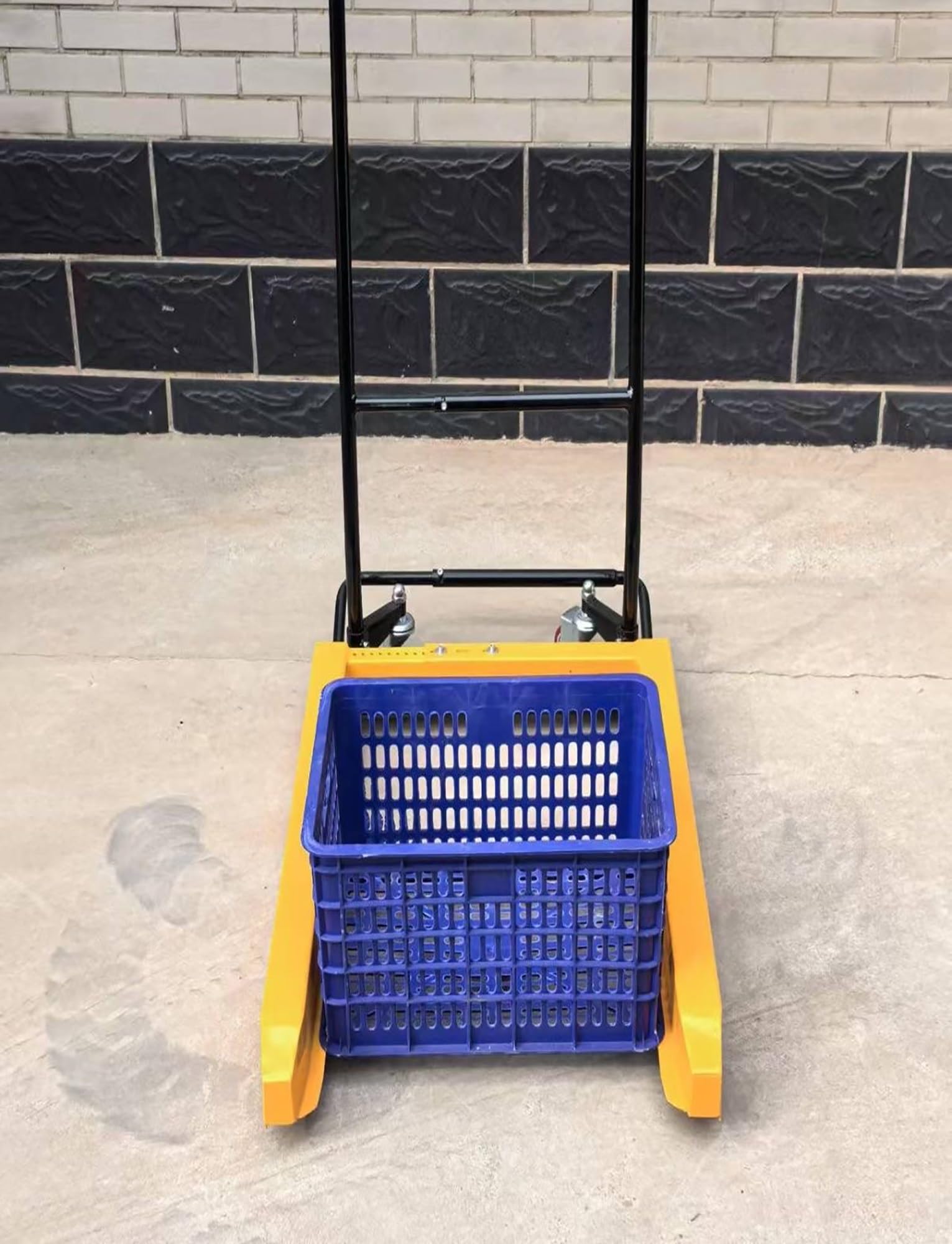 Carretilla manual, for for contenedores de 14,96 a 24,41 pulgadas de ancho y 31,5 pulgadas de largo. Carretilla elevadora con cesta acuática de altura ajustable. Carretilla de movimiento práctica.