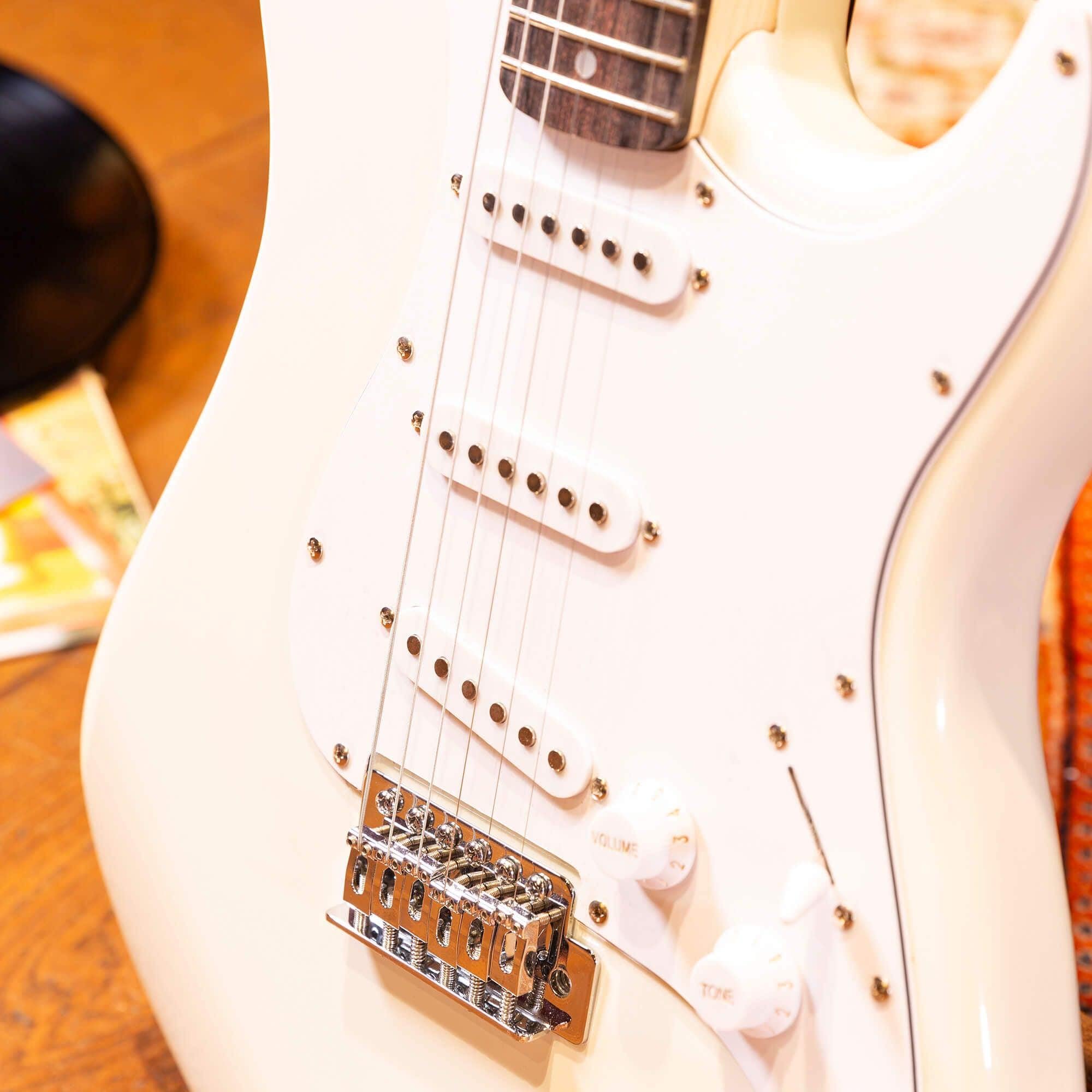 MAX GigKit Set de Guitare Électrique avec Support de Guitare - Blanc, Idéal pour Débuter la Guitare