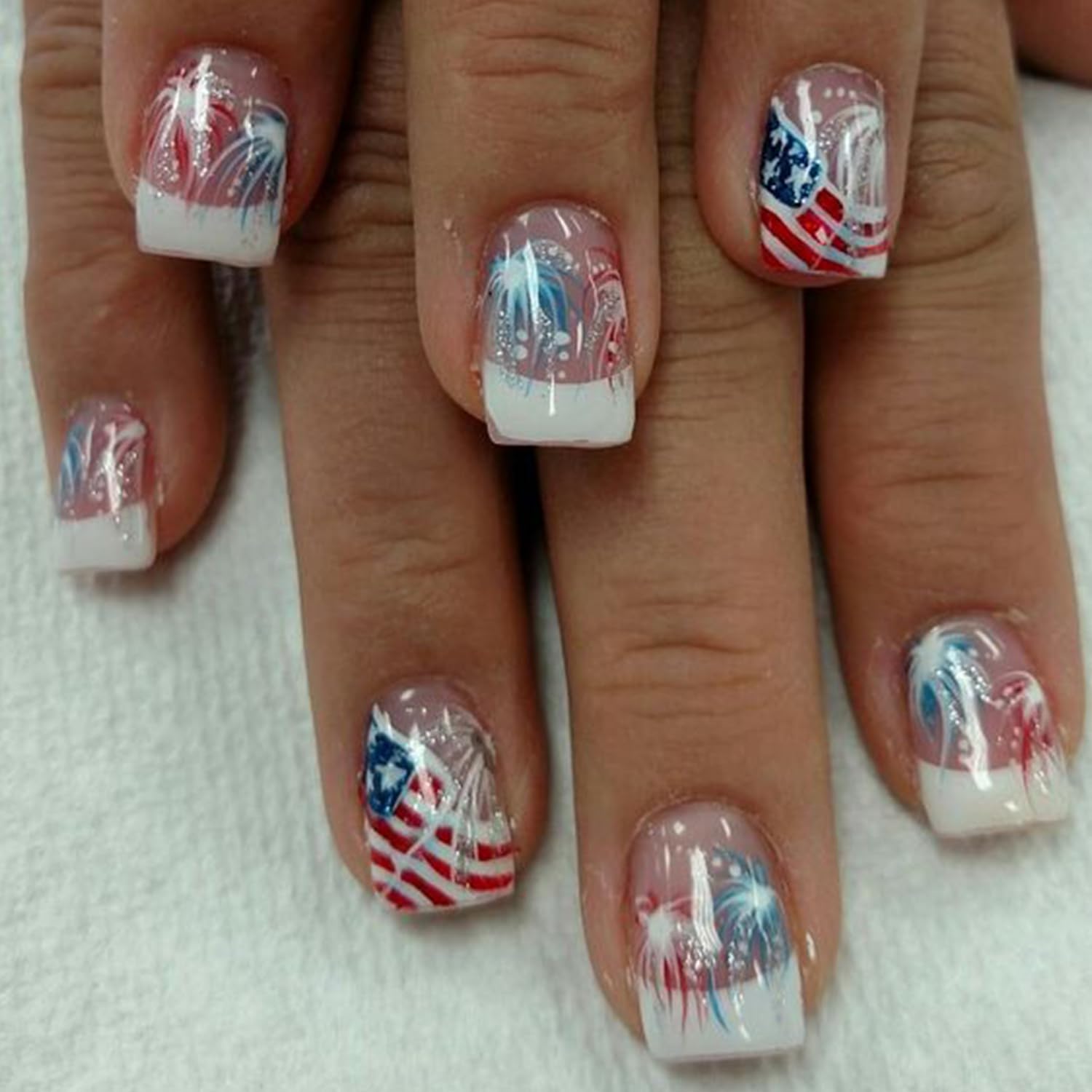24pcs 4th of July Press on Nails Short French Tips Fake Nails Independence Day Acrylic Nails Short Coffin Designs Screw fireworks American Flag