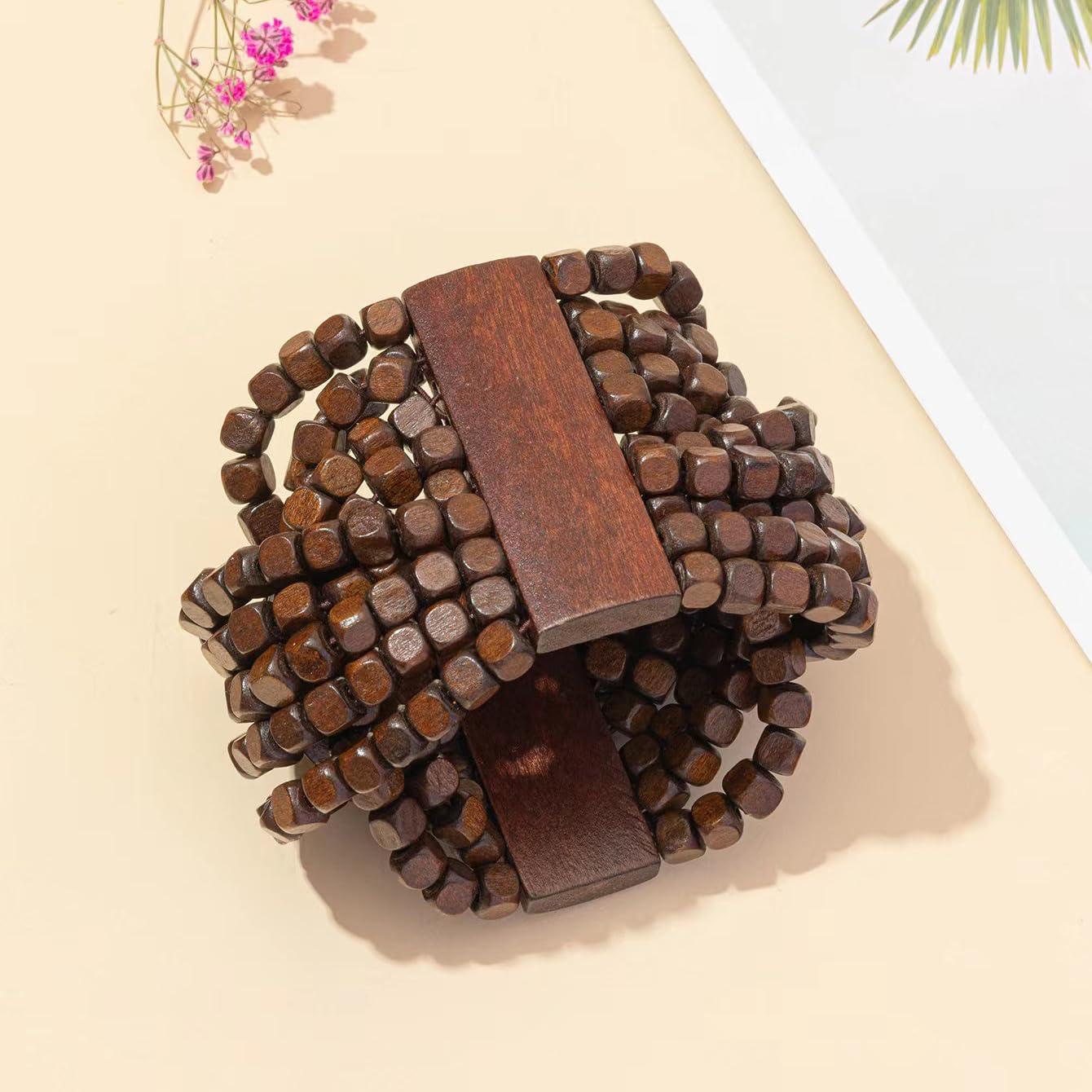 Bracciale Rigido Fatto a Mano con Perline di Legno Naturale, Bracciale Rigido Intrecciato con Motivi Geometrici Spessi per Donna, Gioielli Boho Estivi da Spiaggia.