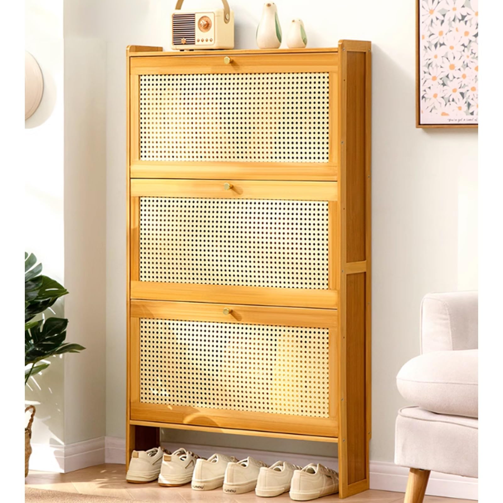 Rangement peu encombrant pour chaussures grâce au meuble fin en bambou