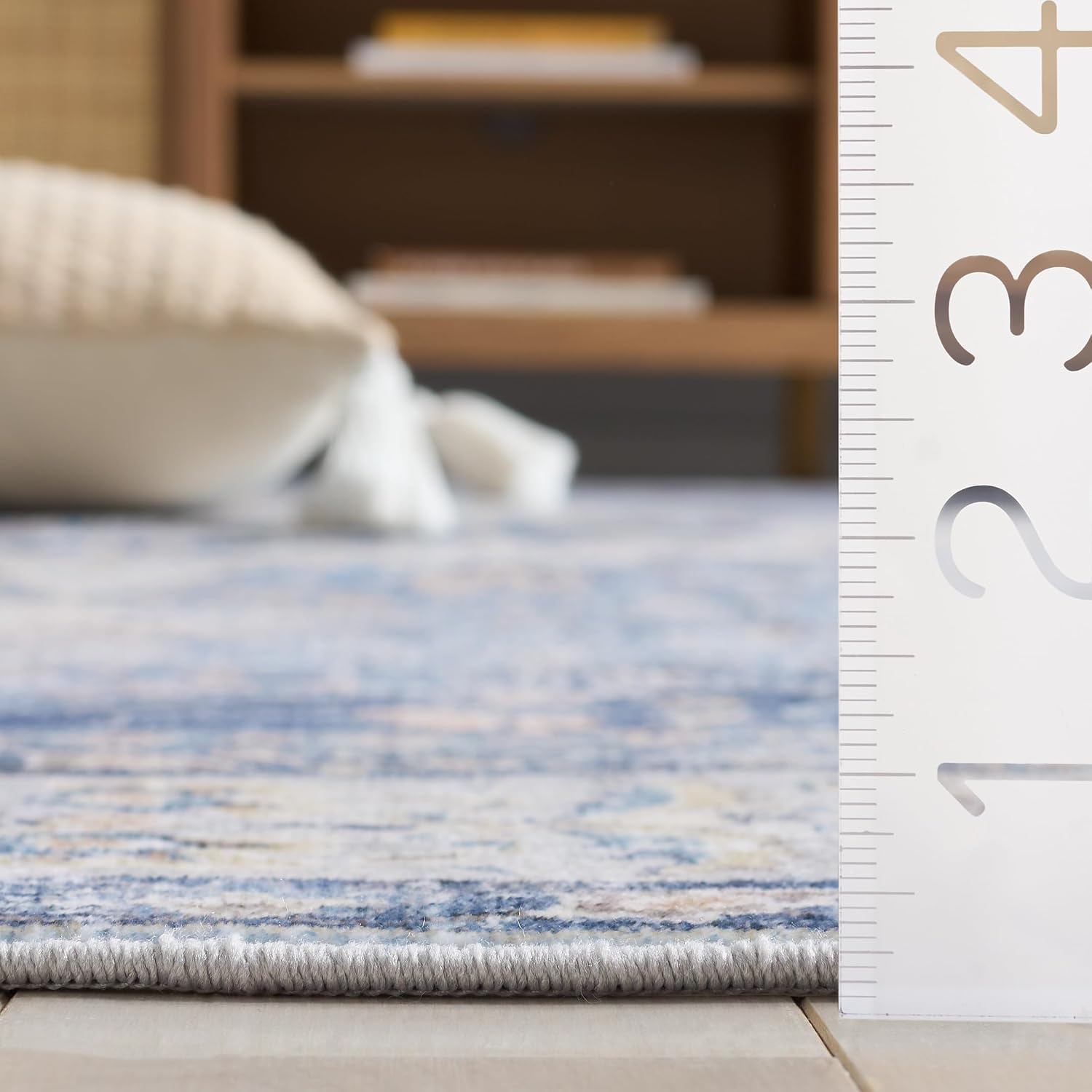 SAFAVIEH Washable Rug Arizona Collection - 5' x 8', Blue & Light Blue, Slip Resistant & Easy to Clean, Ideal for Living Room, Bedroom, Dining Space (ARZ320M)