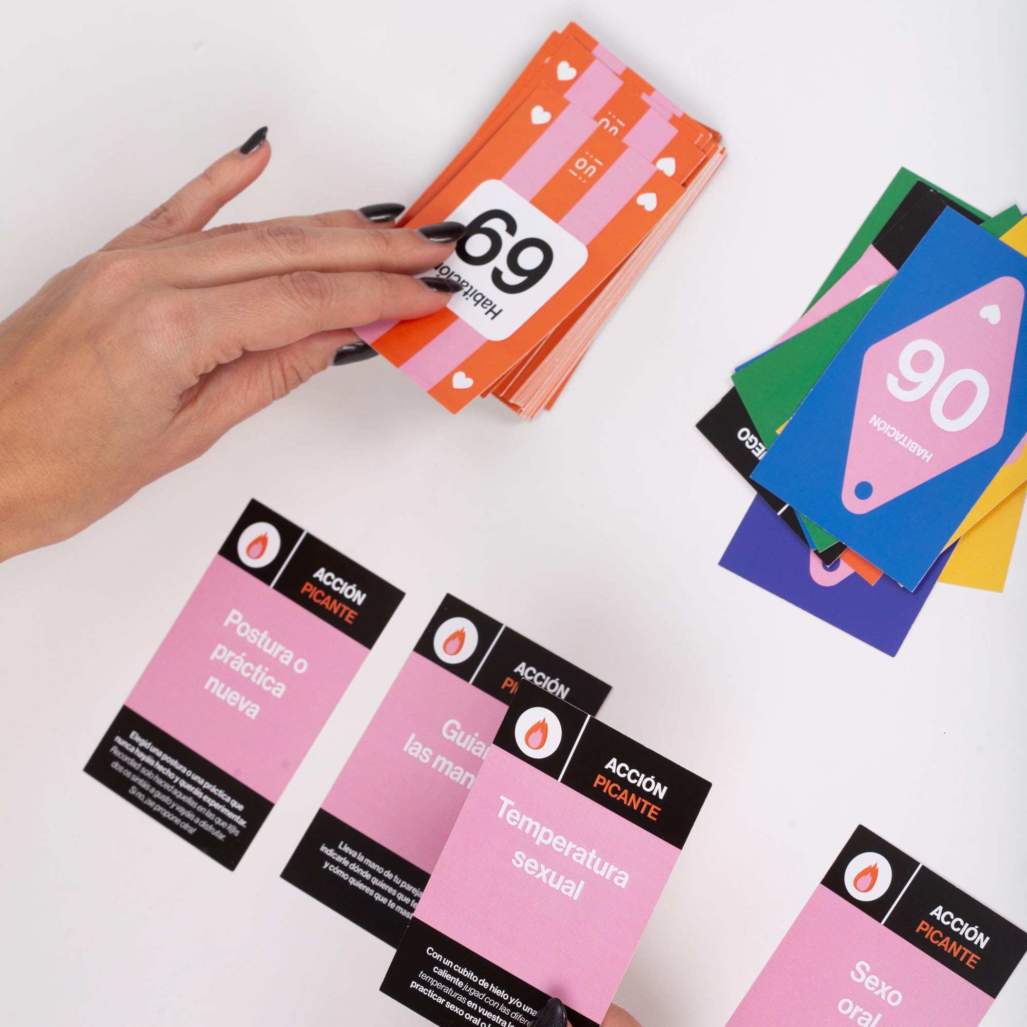UO Juego de Cartas Habitación 69. Juego Cartas Erótico para Parejas. Divertido y Picante con 40 Retos. Regalo Ideal para Explorar y Disfrutar en la Intimidad