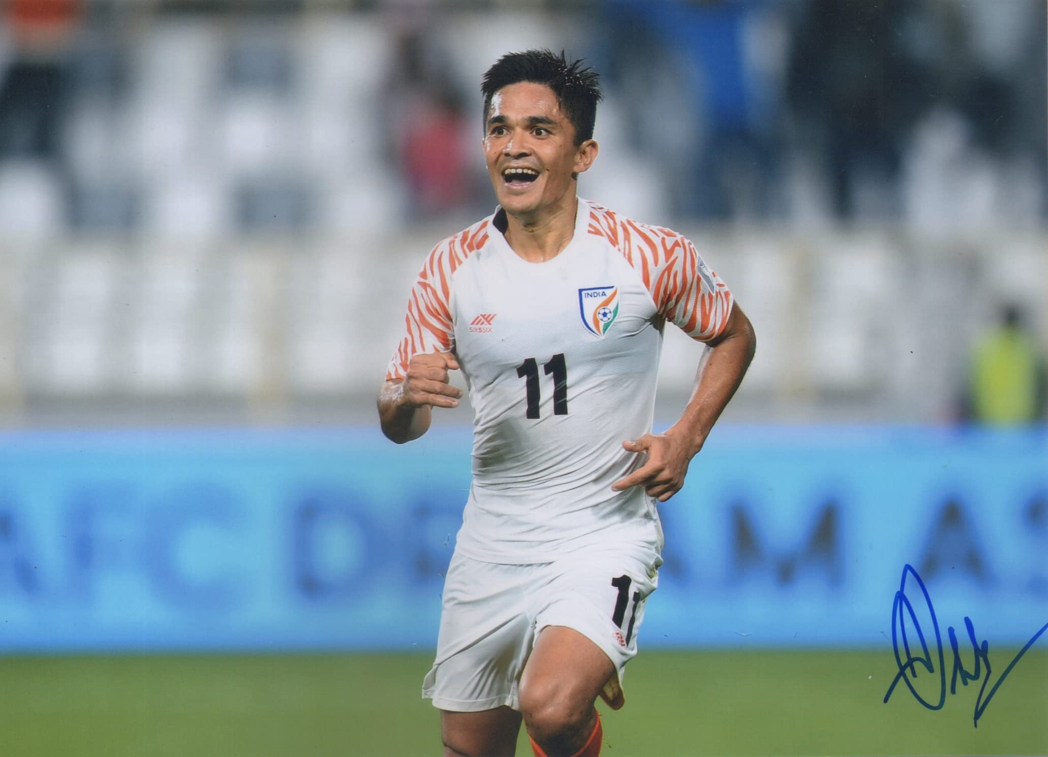 5x7 Inches Original Autographed Photo of Indian Footballer Sunil Chhetri-image-49