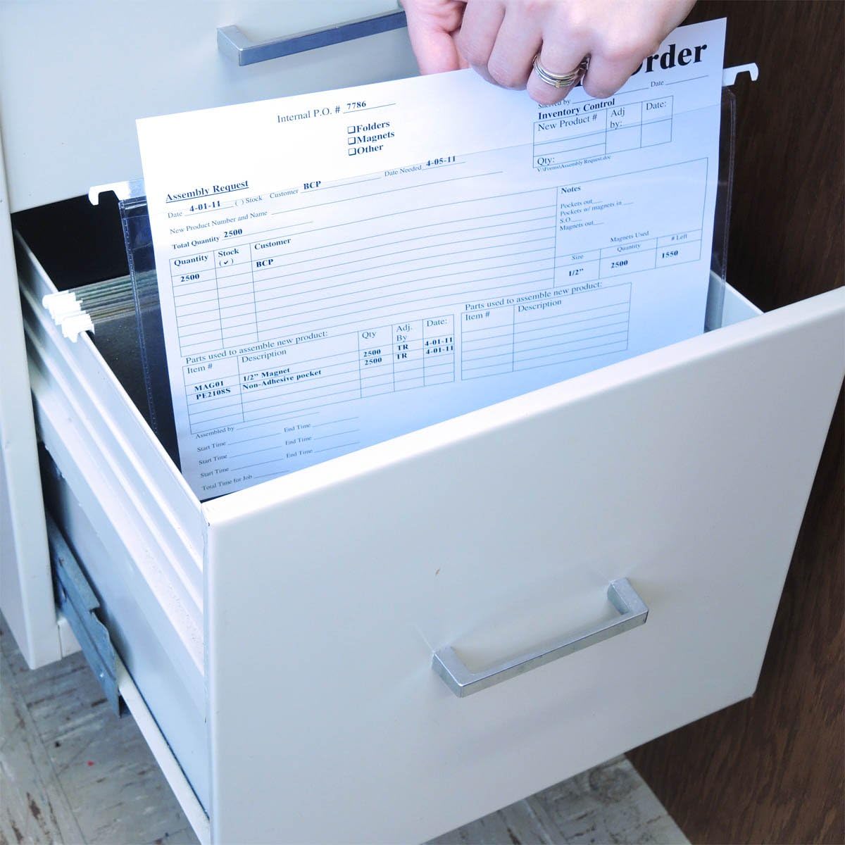 StoreSMART - Hanging File Pocket with Sturdy Metal Rod - Vinyl Plastic - 10-Pack - RHFF4-10