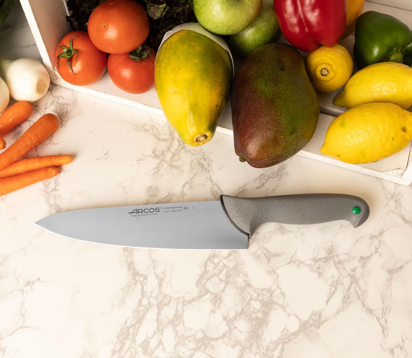 Arcos Serie Colour Proof, Coltello da Chef Coltello da Cucina, Lama Acciaio Inossidabile NITRUM 250 mm, Manico Polipropilene Coperto da Elastomer, Colore Nero