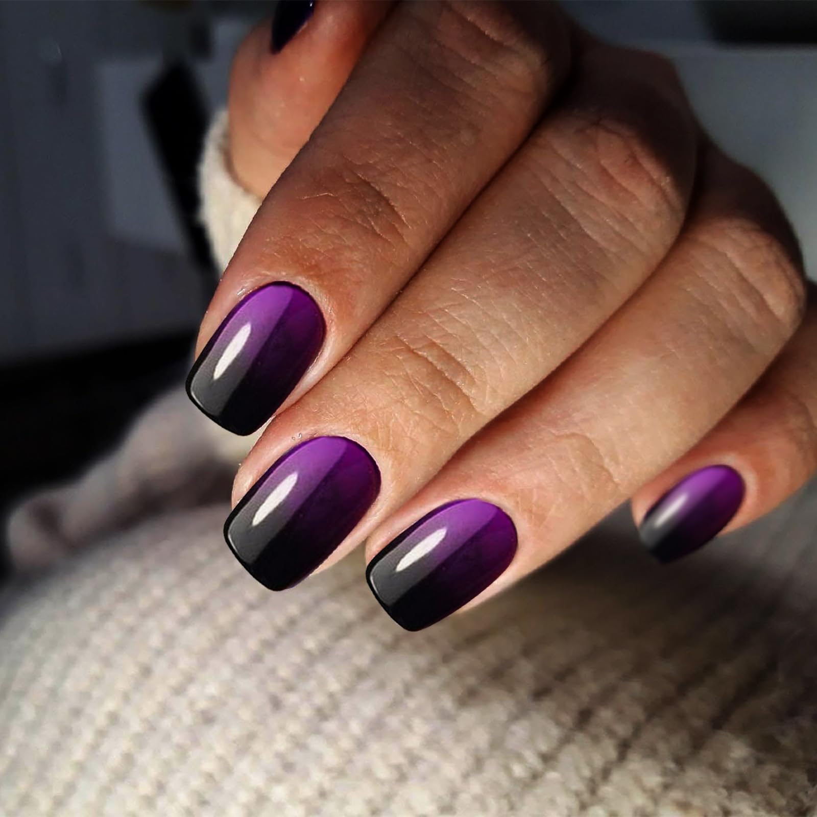 24 pezzi viola Press on Nail Breve Quadrato French False Unghie Finte Design Lucido Viola Nero Stick sulle unghie per donne e ragazze