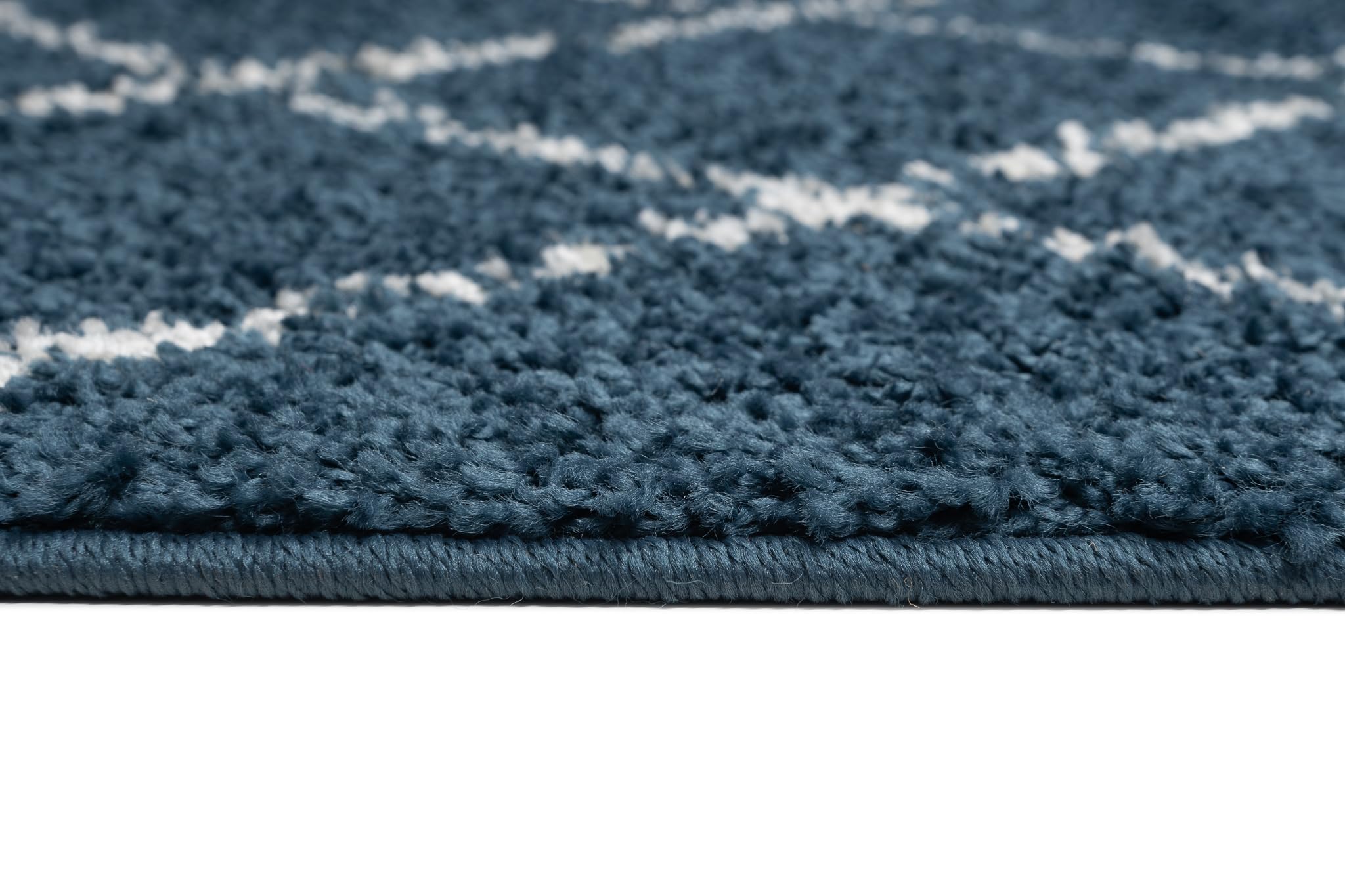 TAPISO Delhi Tapis Couloir Long Tapis au Mètre Tapis de Passage Poils Longs Tapis Salon Chambre Entrée Moderne Bleu Foncé Blanc Losanges Moelleux Oeko-TEX 60 x 120 cm