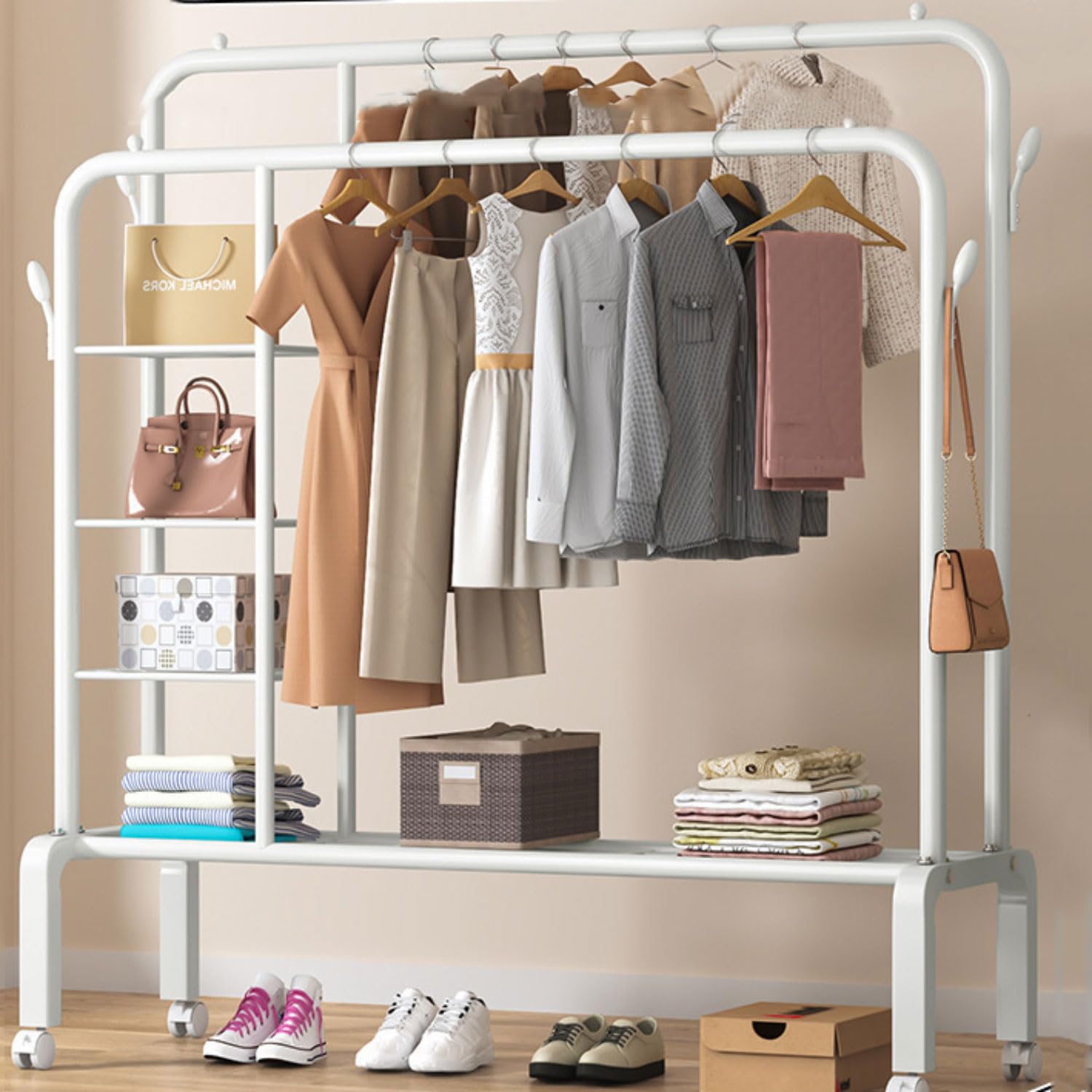 Organiseur de vêtements multifonction pour optimiser les petits espaces et ranger vos vestes