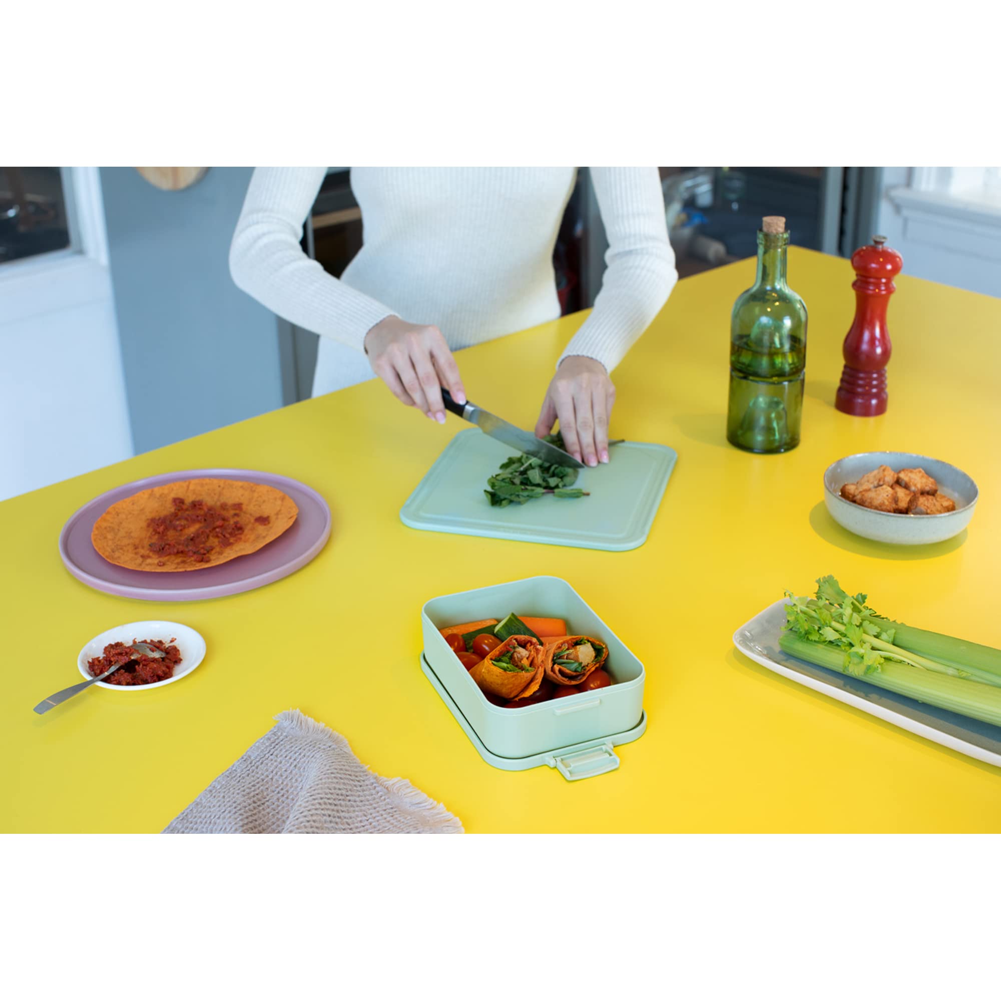 Brabantia - Make & Take ekmek kutusu - orta - sandviçler için yer - klik kilitli kapak - dondurucuya uygun - bulaşık makinesi ve mikrodalga fırına dayanıklı - yeşim yeşili - 20 x 13,5 x 5,5 cm