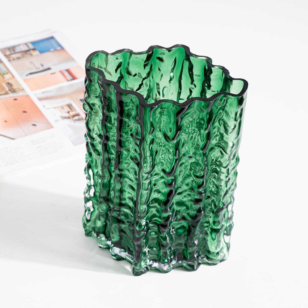 MOLIMAO Glass Vase for Centerpieces, Diamond Shaped Vase for Flower, Modern Glacier Glass Vase for Home, Office Restaurant Desk Decor 8.3 Inch(Green)