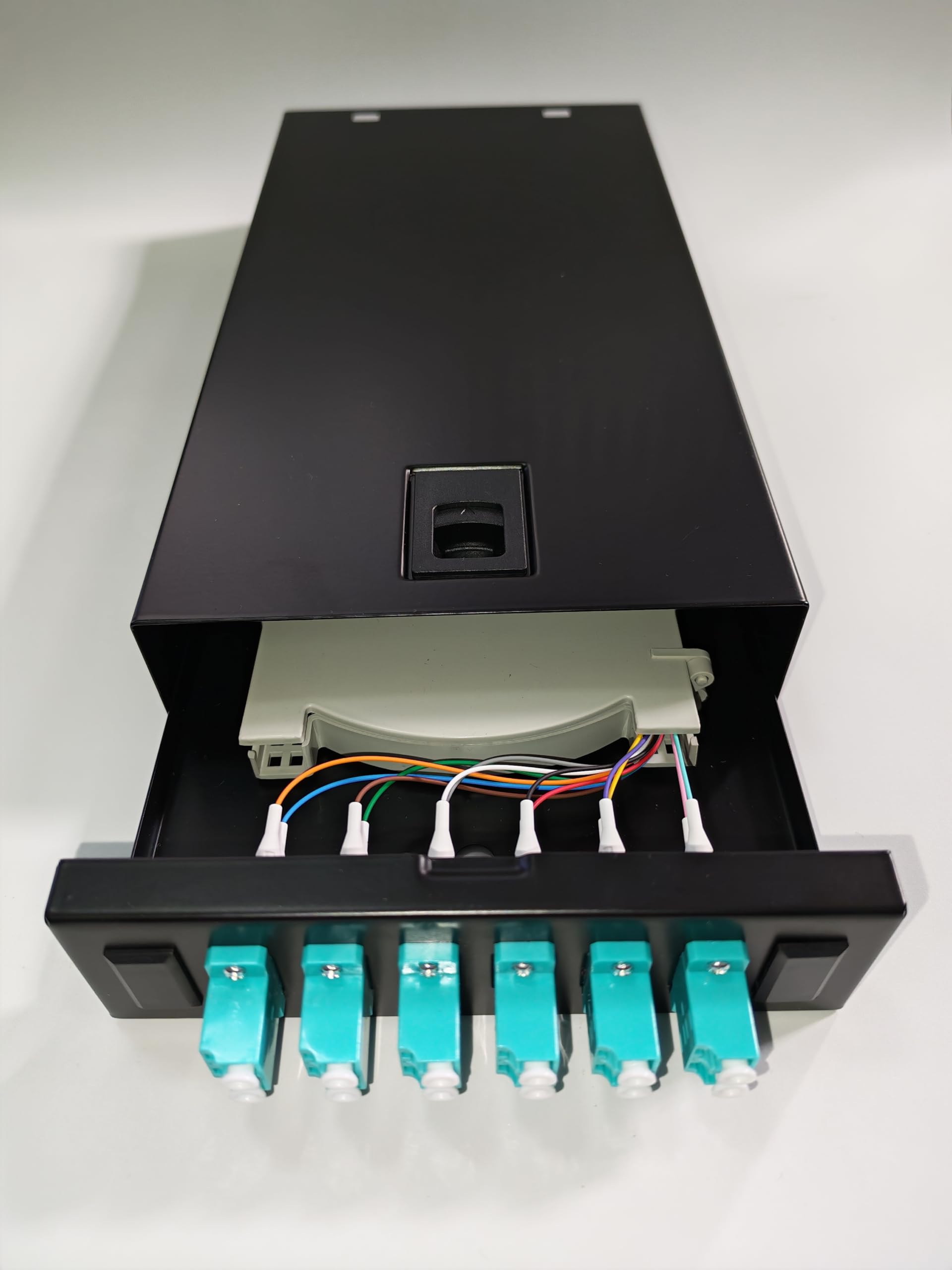 Boîte de distribution de fibre optique 6 ports (12 cœurs) - Connecteur LC, OM3 multimode, montage mural