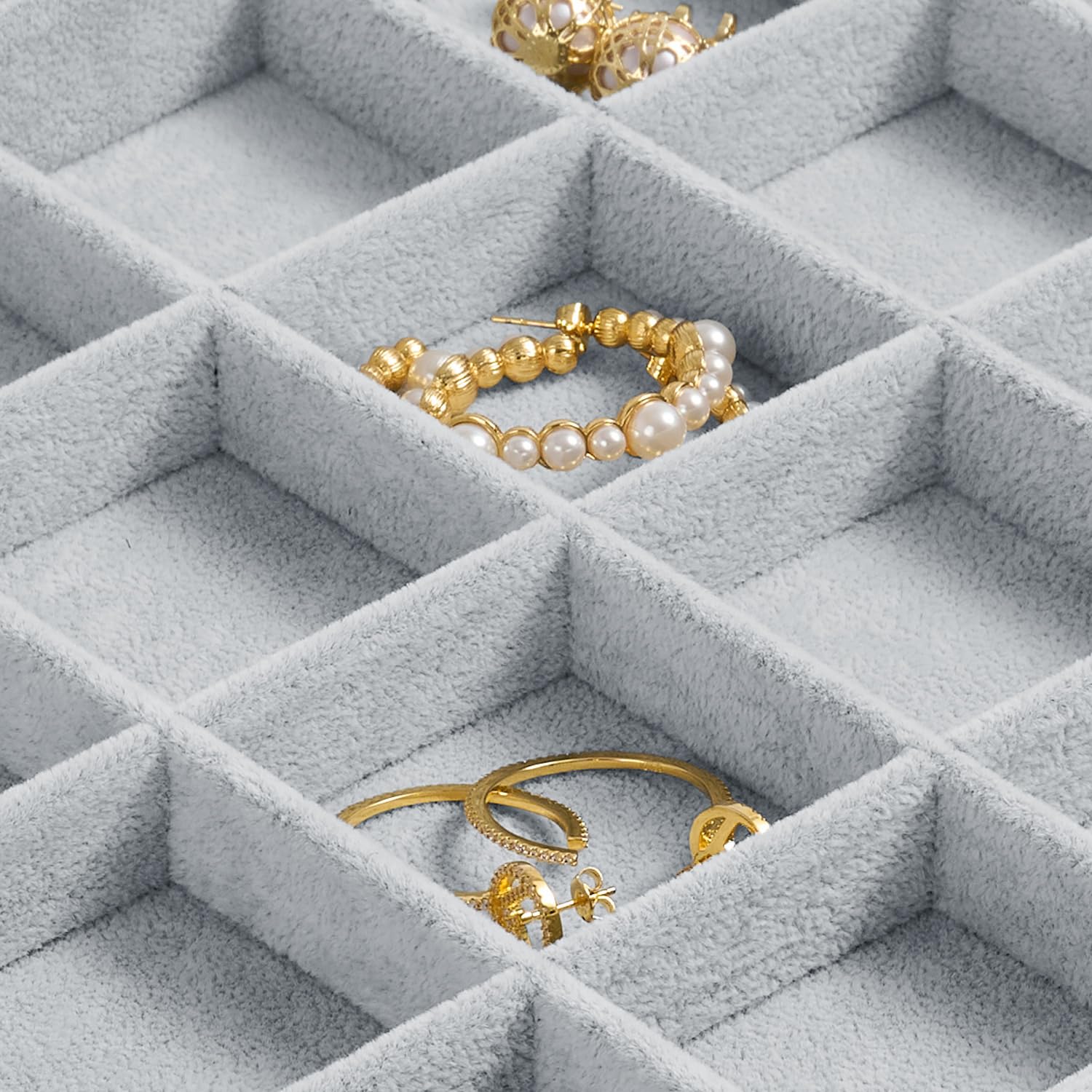 bandeja de terciopelo apilable para joyas, cajón para guardar joyas bandeja organizadora 24 compartimentos expositor de joyas para pendientes anillo (Gris)