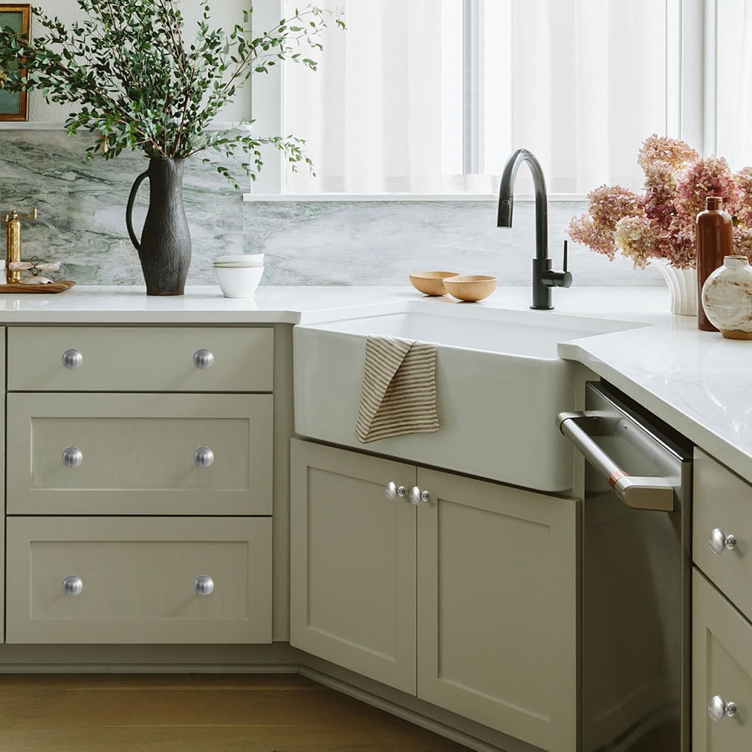 30 Pack Round Cabinet Knobs for Kitchen Bathroom Closet Dresser，Silvery Brushed Nickel Drawer Knobs - Solid Zinc Alloy Kitchen Pulls Modern Cabinet Hardware for Dresser Drawers