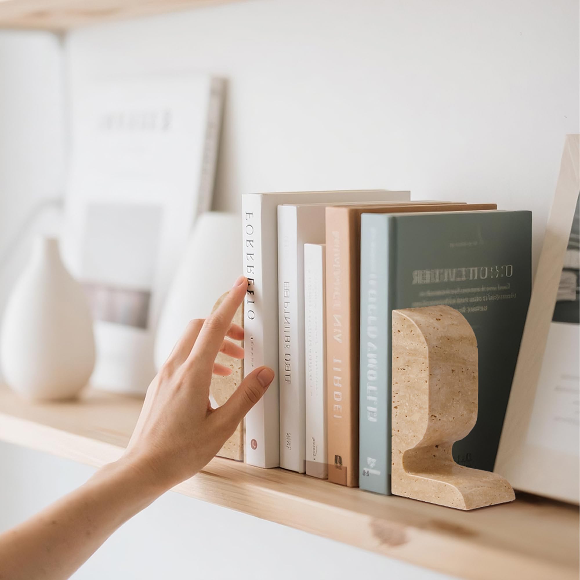 Travertin-Buchstützen dekorativ, Marmor dekorative Buchstützen für Regale, robuste Stein-Buchstützen für gebundene Buch- und Kochbücher, einzigartiger Buchstopper & Halter, 2 Stück, Beige (WH090