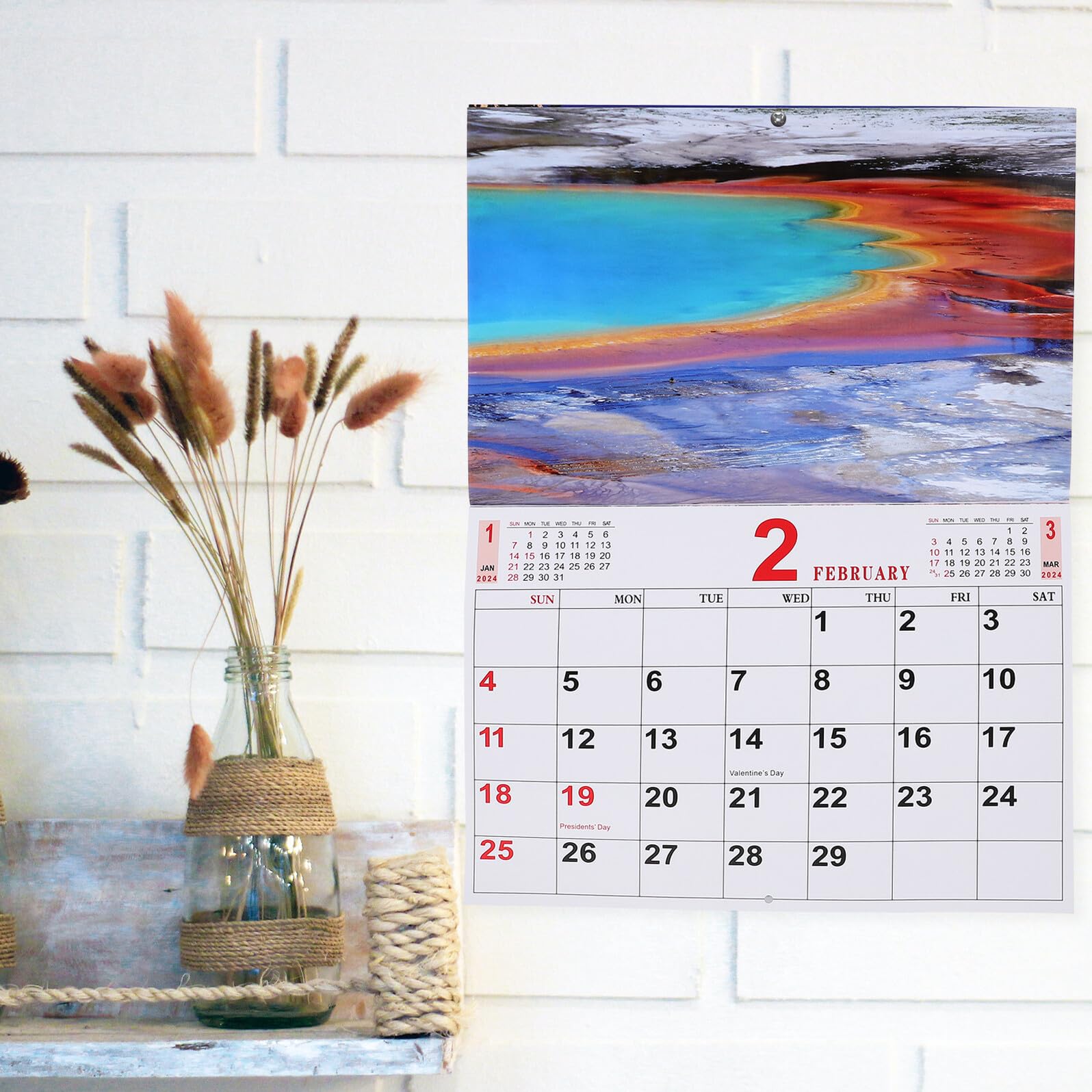 DOITOOL Wandkalender mit Landschaftsfotos Fotokalender Querformat Haushaltskalender für Tägliche Nutzung Hängender Familienkalender für Zuhause und Büro Monatsübersicht und Urlaubsplanung