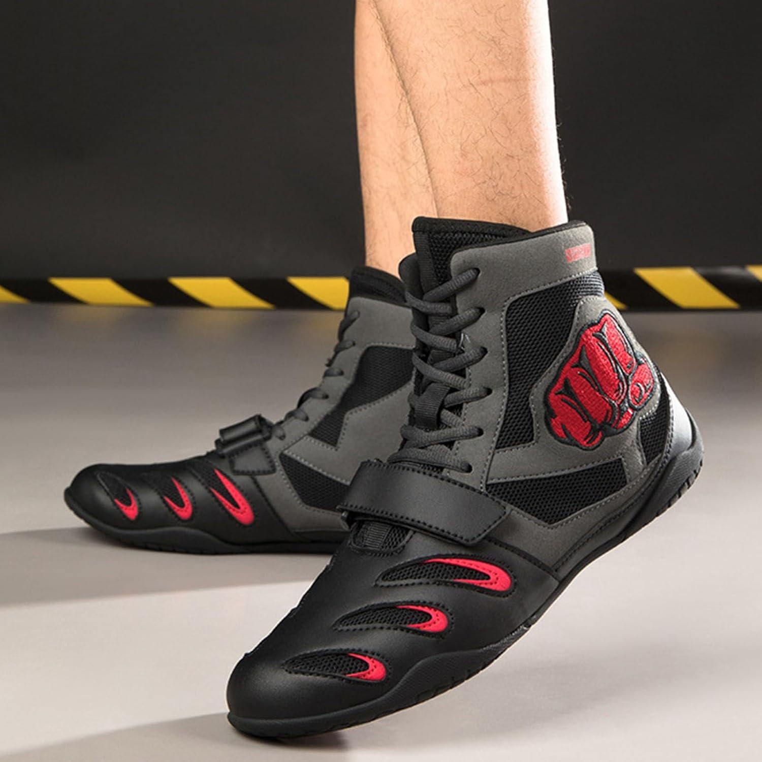 VENUM／ヴェナム レスリングシューズ Elite Wrestling Shoes／エリート レスリングシューズ（黒／ゴールド／レッド） VENUM  - 格闘技グッズ用品＆ウェアショップ【トライファイト】 ユニセックスプロレスシューズ、革の通気性ボクシングシューズ、キック戦闘トレーニングレスリングブーツ、ボクサーのための余分な足首サポー