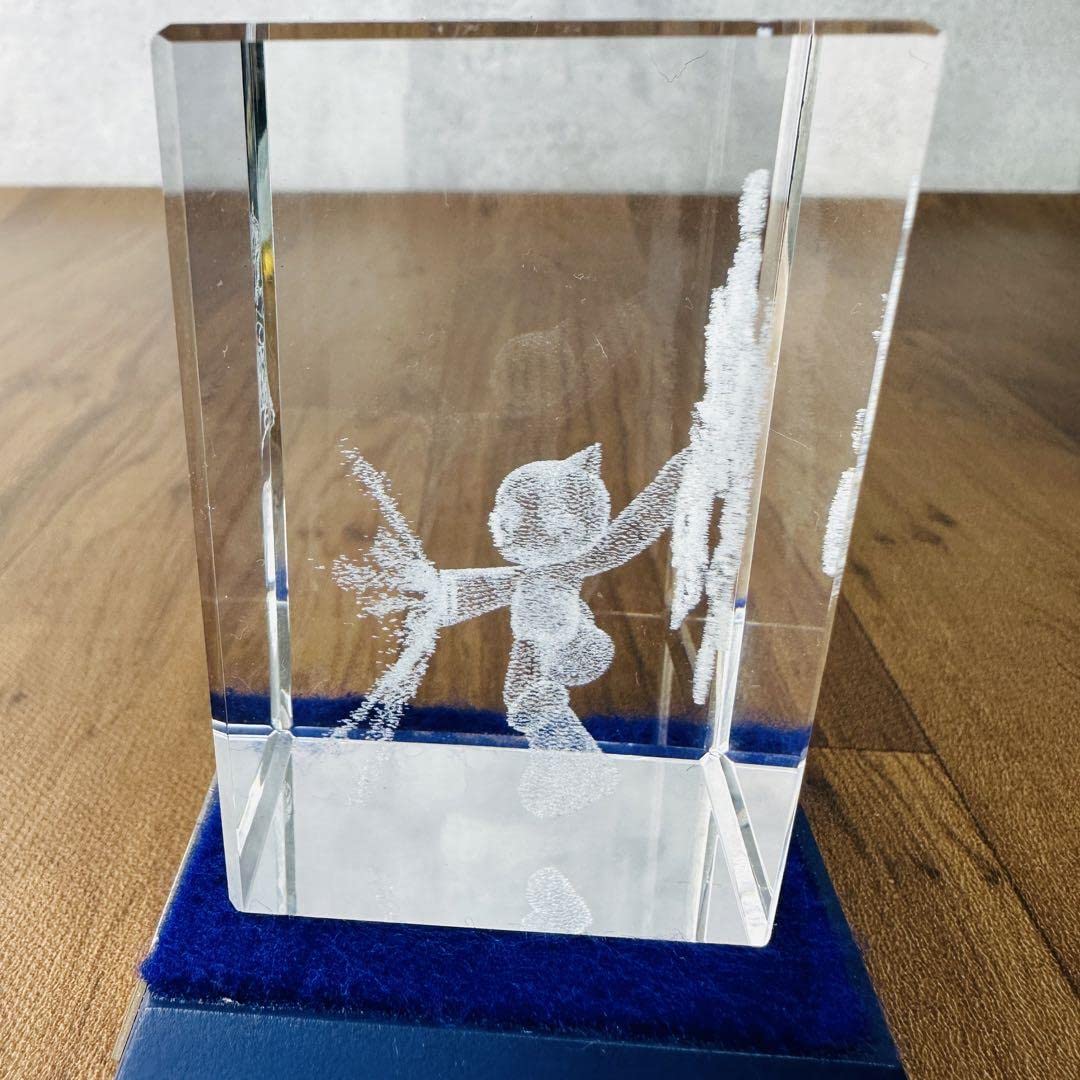 Amazon.co.jp: 300個限定 鉄腕アトム 3D クリスタル 置き物 vol.3 箱付