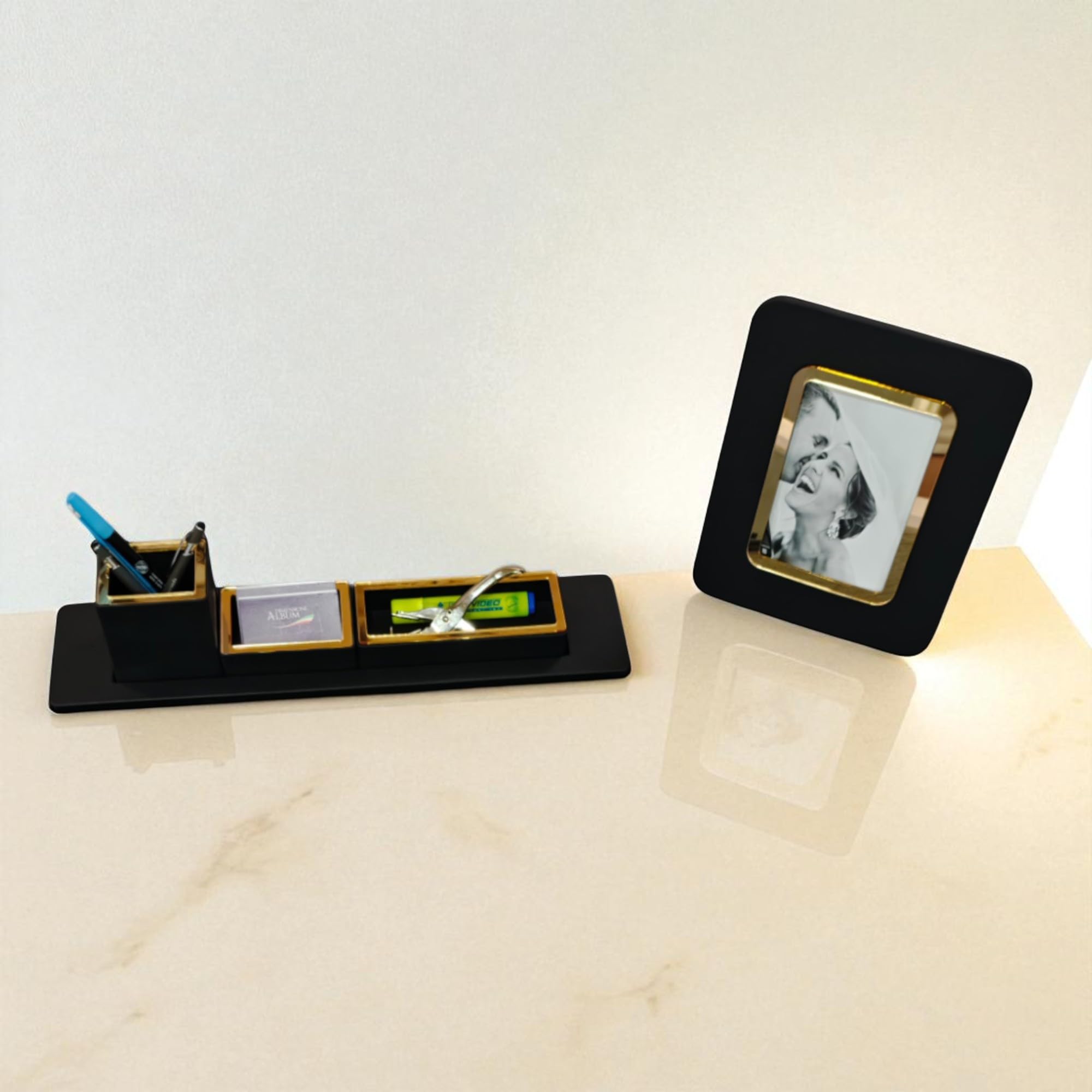oggettando Set Scrivania in eco pelle PU Nera, 3 in 1 Organizer a incastro con Bicchiere Porta Penne, Porta bigliettini, Porta oggetti, Portafoto per Ufficio Casa (Acrilico Oro)