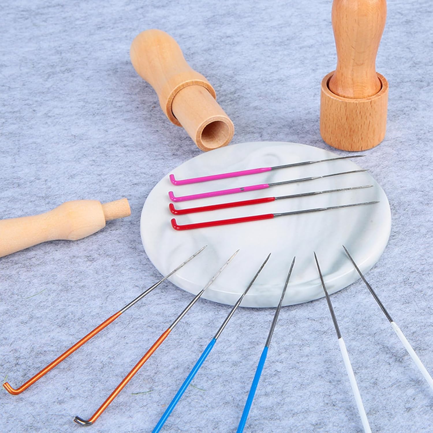 ニードル フェルト キットには、カラフルなウール フェルト ツール、マット モールド ニードル ツール、初心者向け、大人用、スタータ