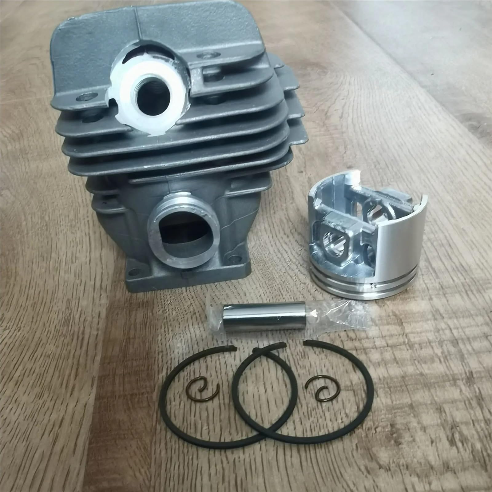 HUILA Zestaw tłoka cylindra pasuje do części zamiennych do pił łańcuchowych 026 MS260 44 mm powłoką chromowaną(44.7mm)