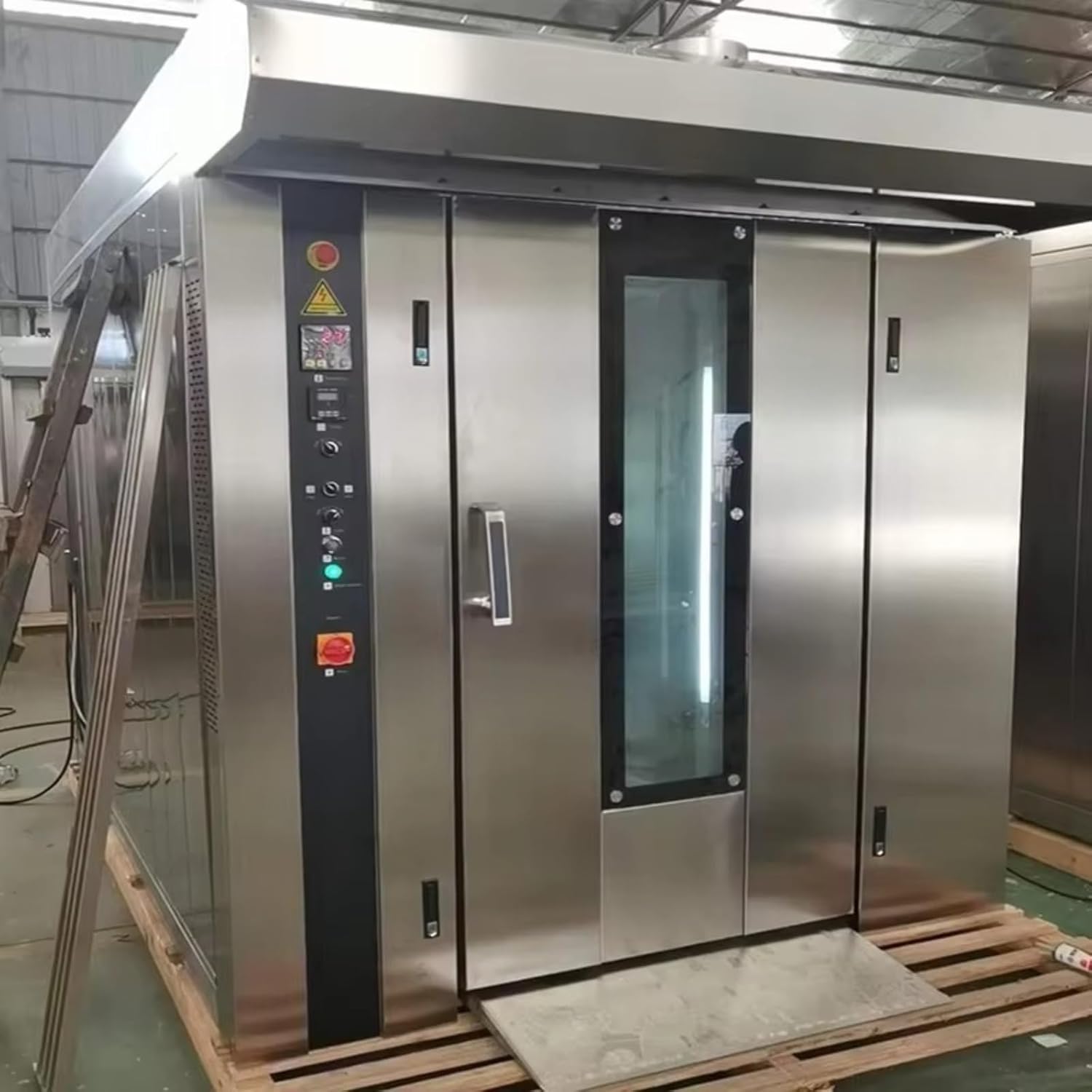 Commercial oven with dual-zone precise temperature control, high-speed hot air circulation, and a large 100L capacity. Supports touch operation and is suitable for central kitchens.