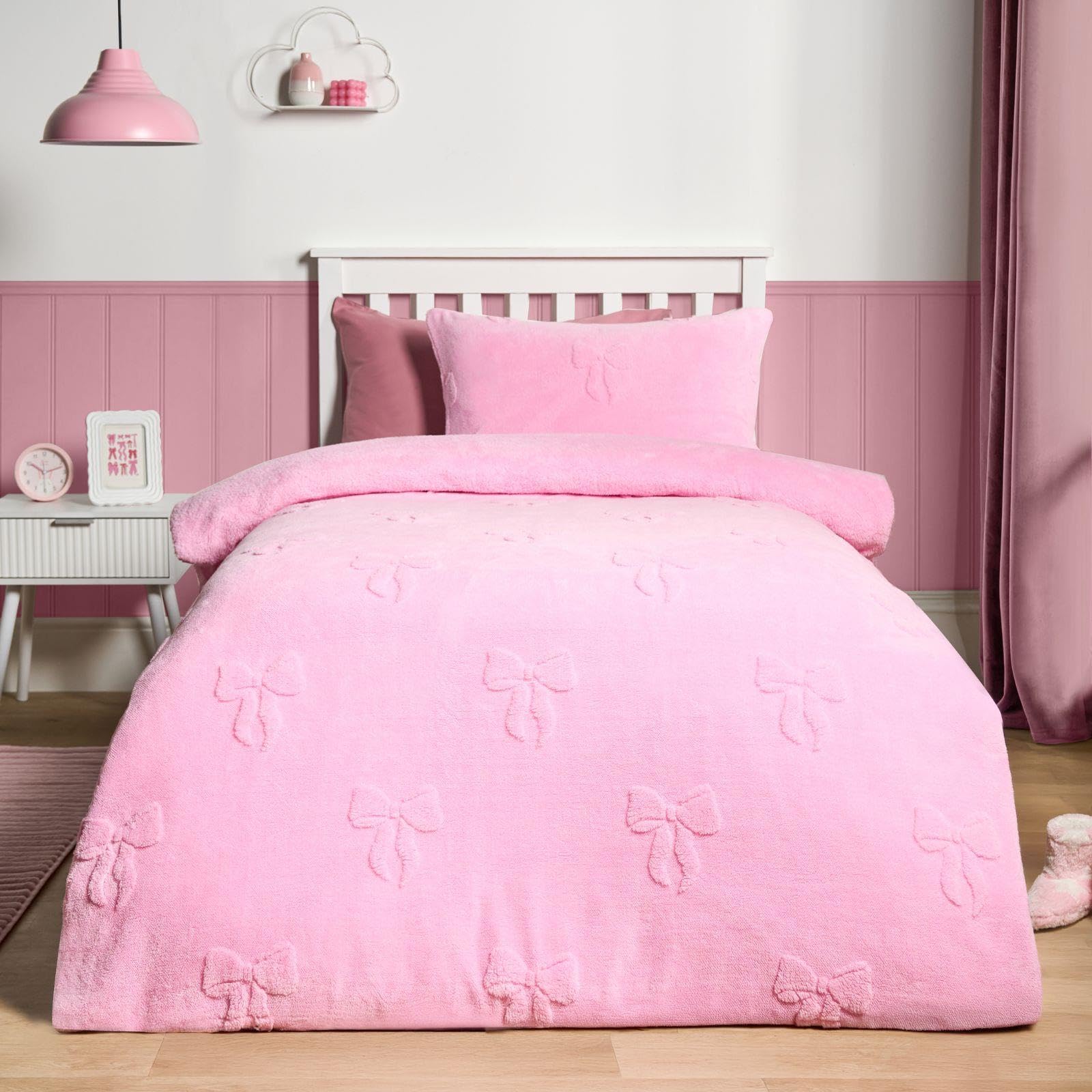 OHS Bows Tufted Teddy Fleece Super Soft Duvet Set With PillowcaseSingle from B&Q