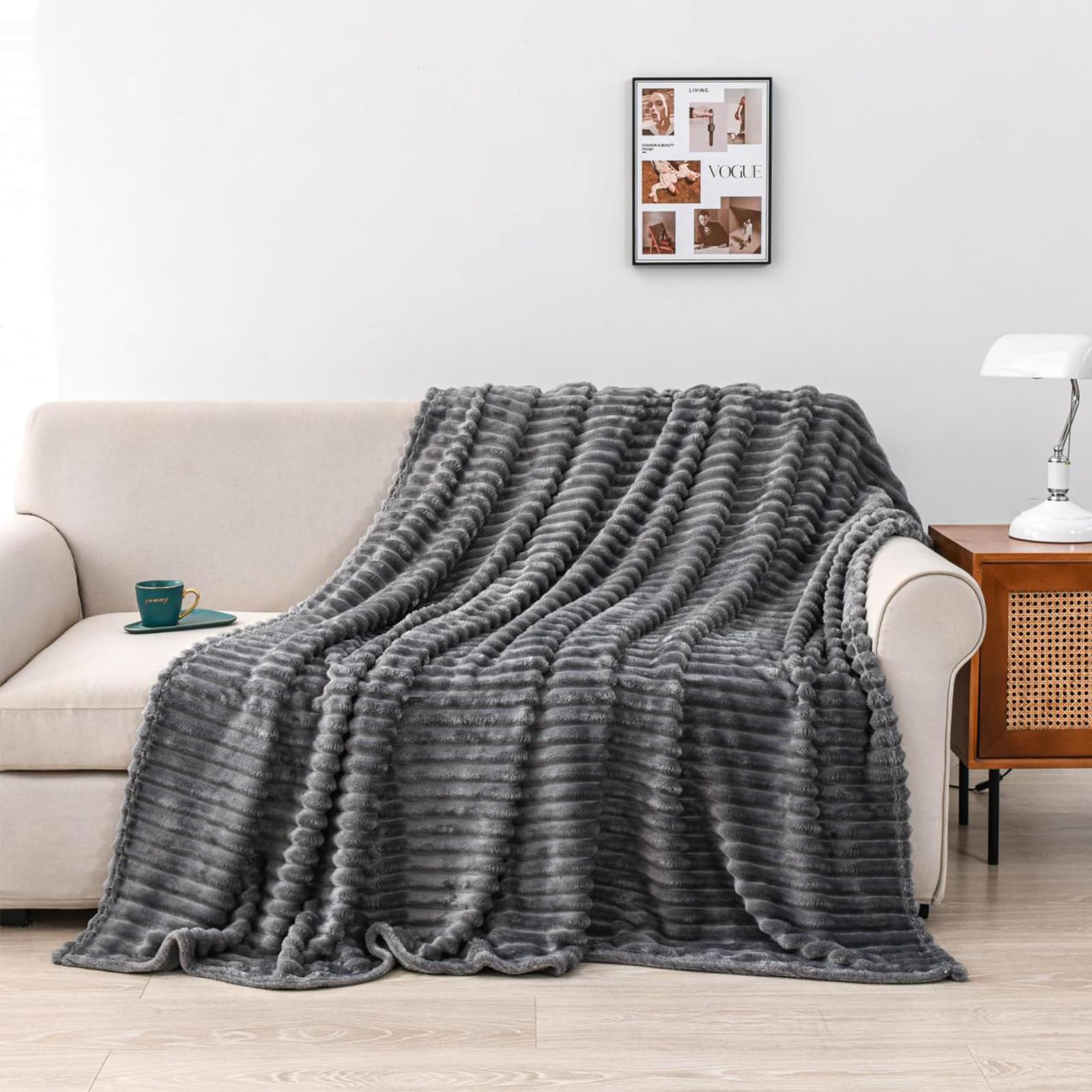 Manta Suave y Esponjosa 150x200cm, Manta Sofa de Felpa Cálida, Manta Sofá de Franela Manta Cama Multifuncional Pelo, Fuzzy Throw Blanket, Mantas de Cama Mullidas para Cualquier Temporada (Gris oscuro)